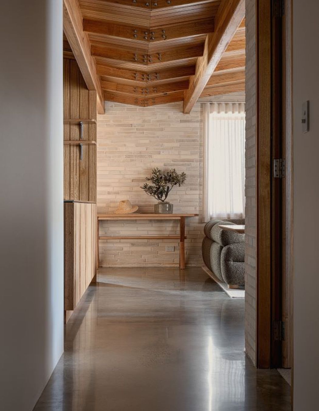 Aus-OakIronAshNormanville-Beach-HouseAdam-Johnson-Design-7.jpg