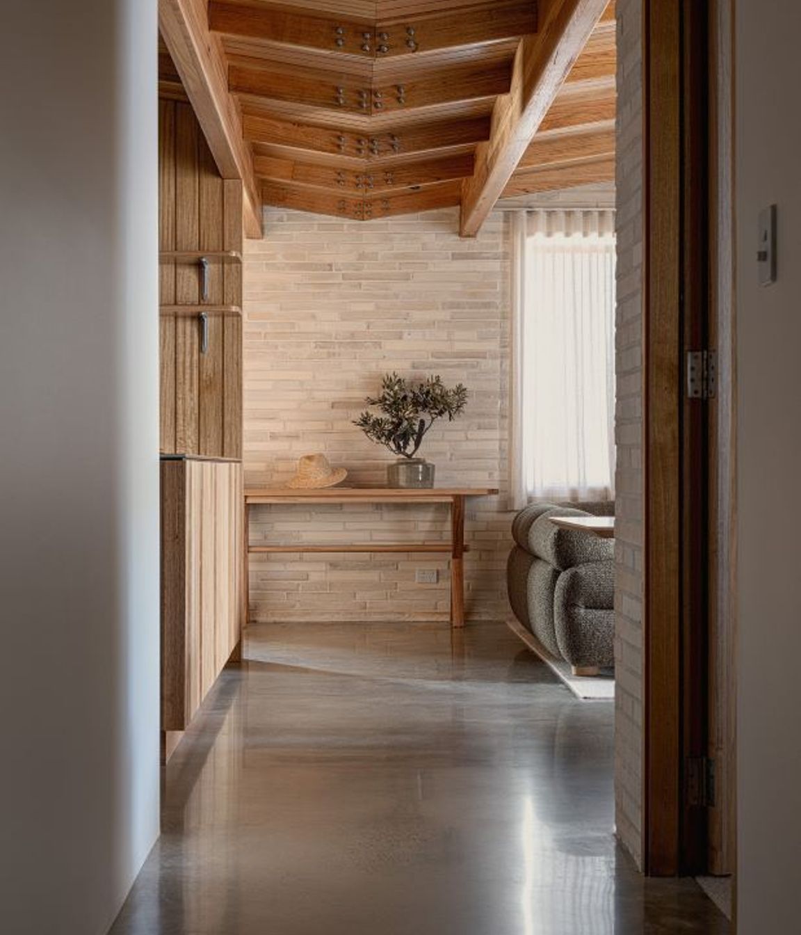 Aus-OakIronAshNormanville-Beach-HouseAdam-Johnson-Design-7.jpg
