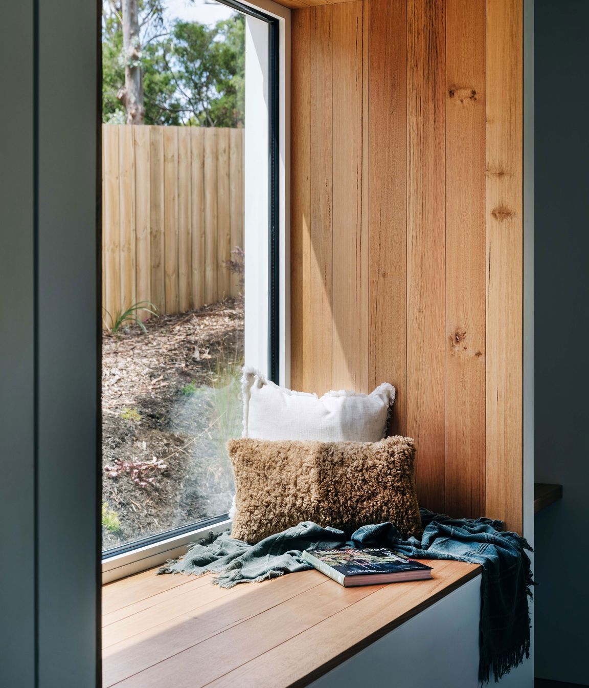BLUFF-HOUSE09-v2.jpg