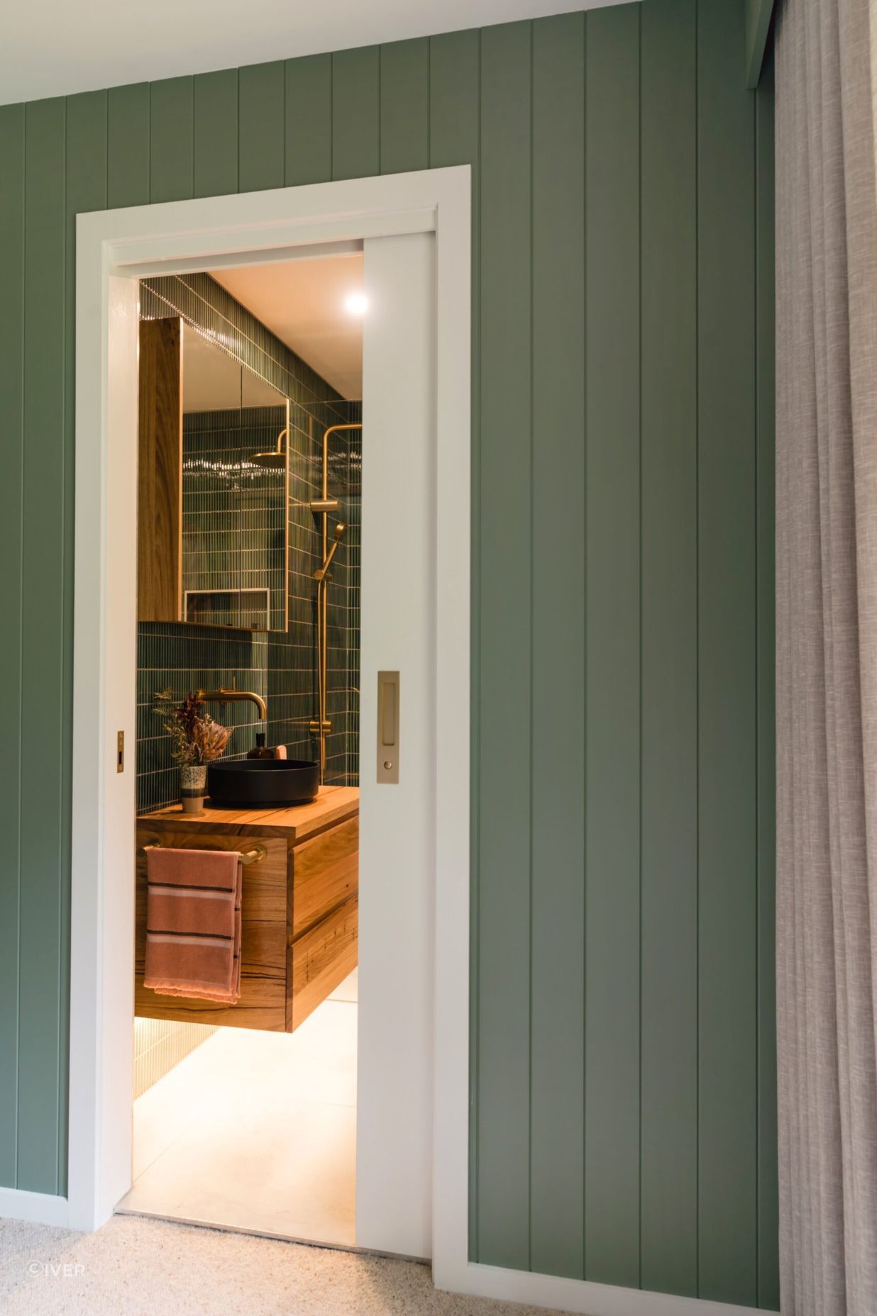 Blue-Green-Ensuites-Hunting-for-George-Reno-Goals-Lorne-Beach-House-DSC09904-scaled.jpg