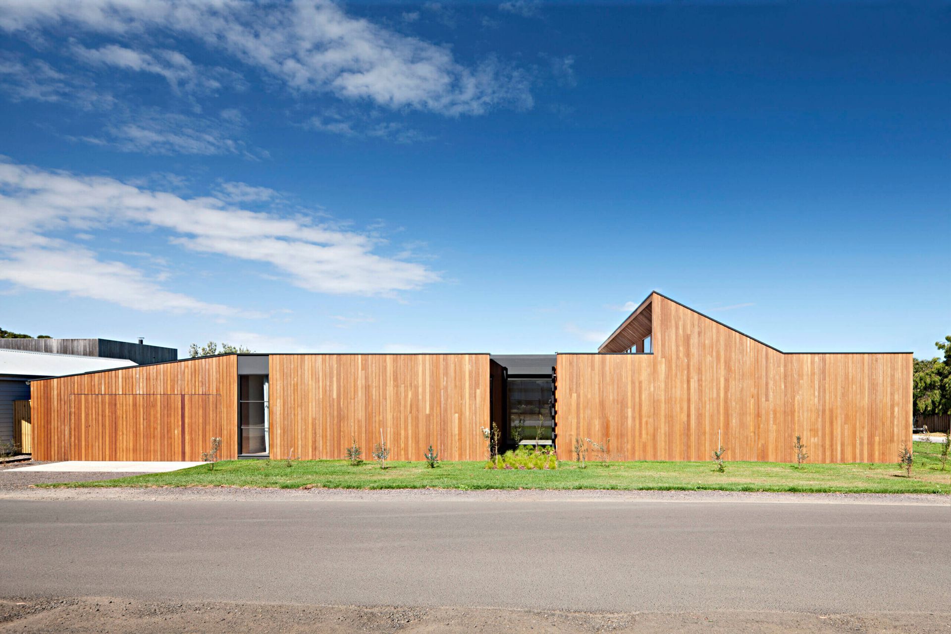 BowerVillaAtBarwonHeads04Exterior-scaled.jpg
