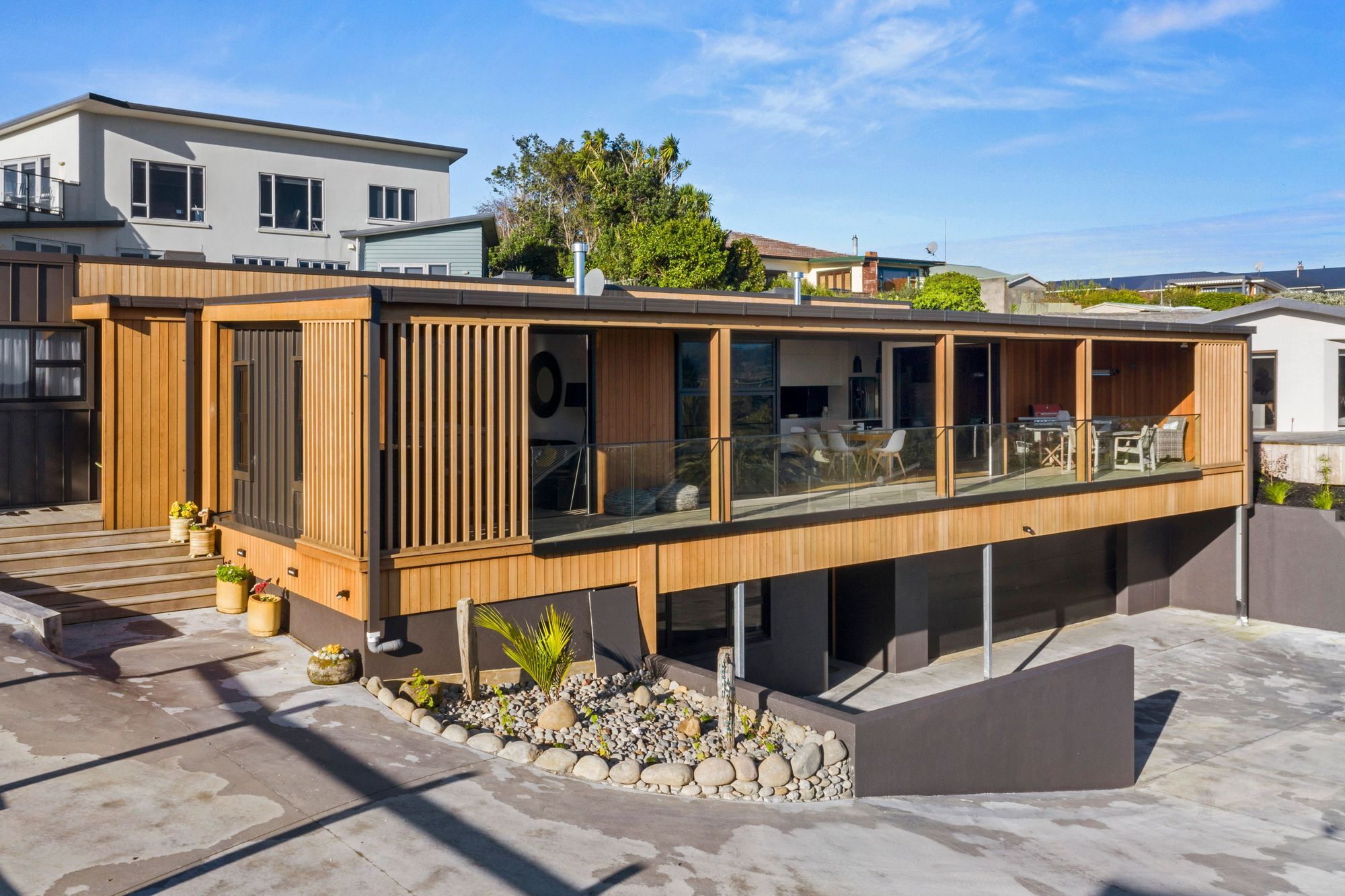Raglan House