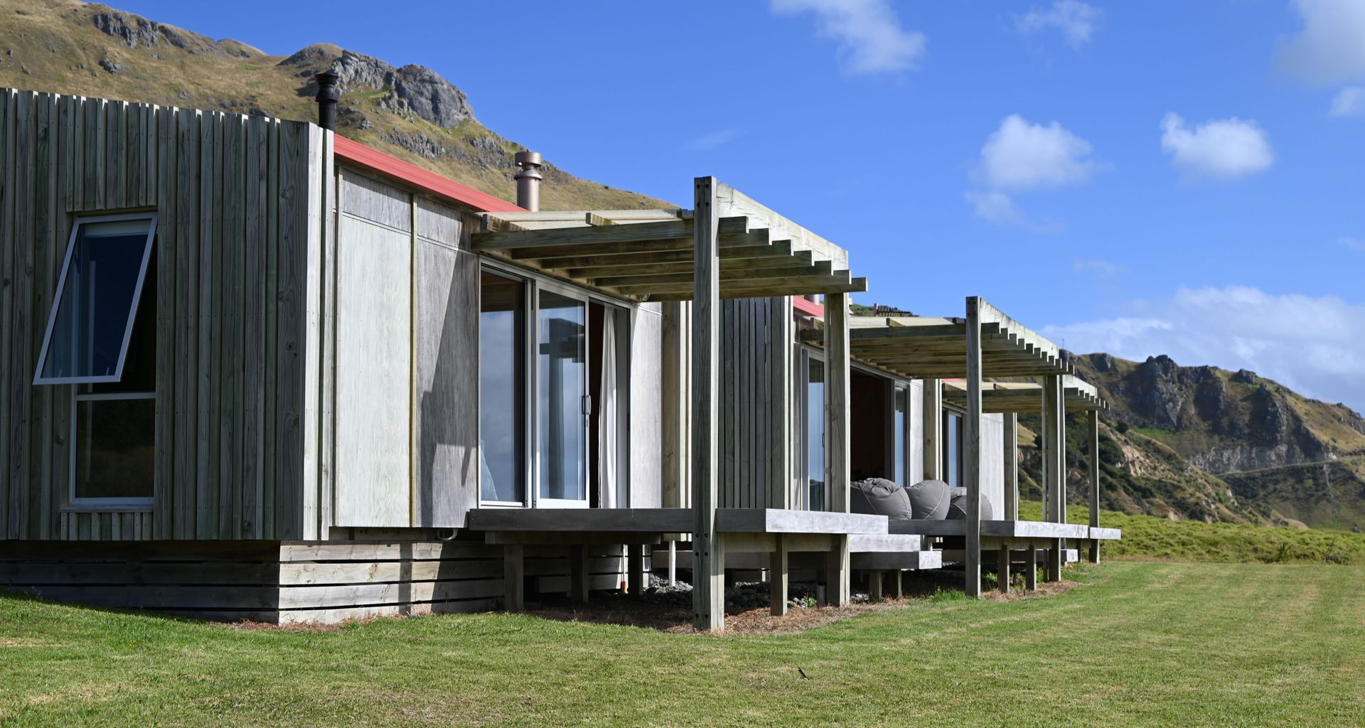 Mahia Bach banner