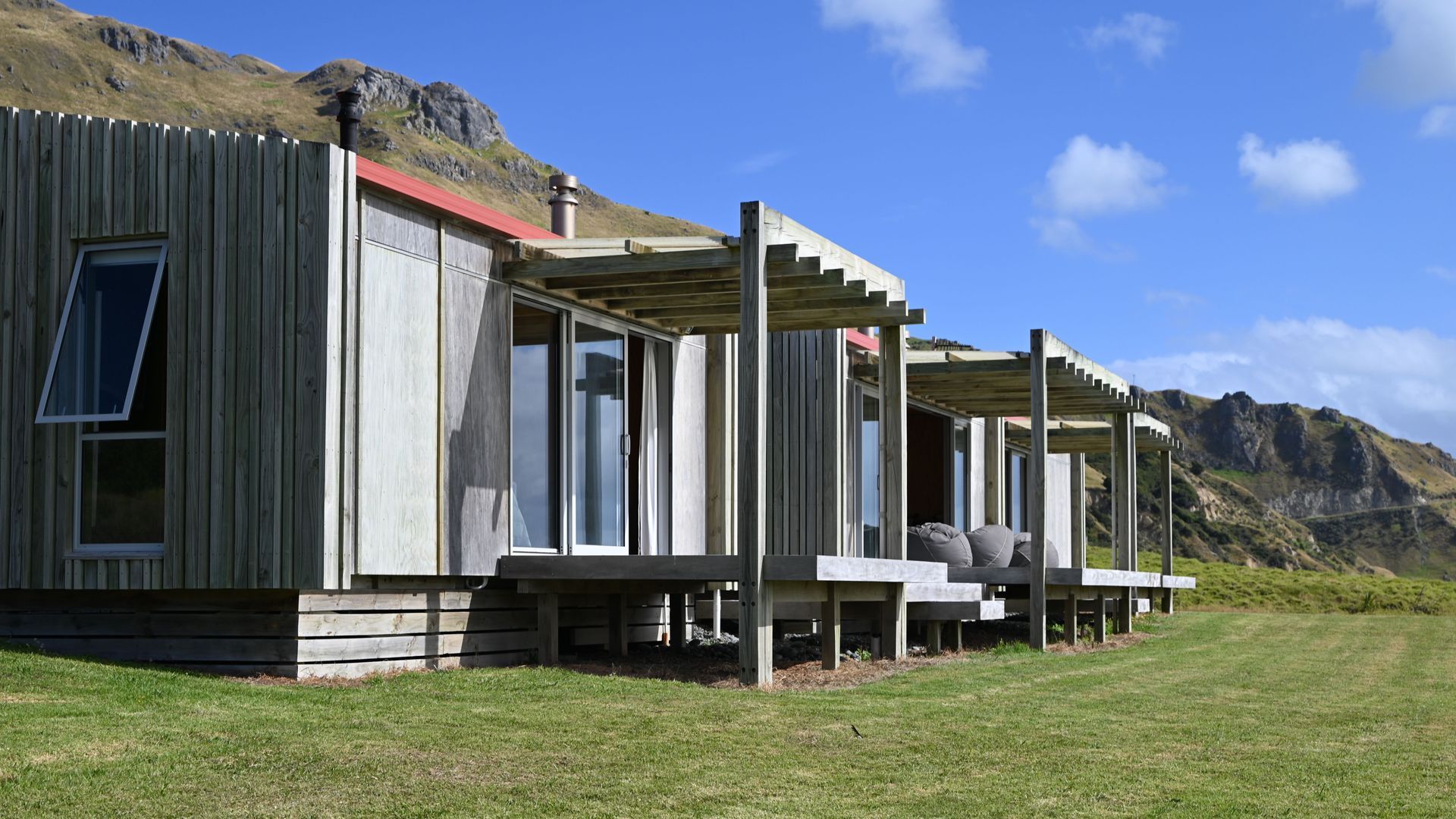 Mahia Bach banner