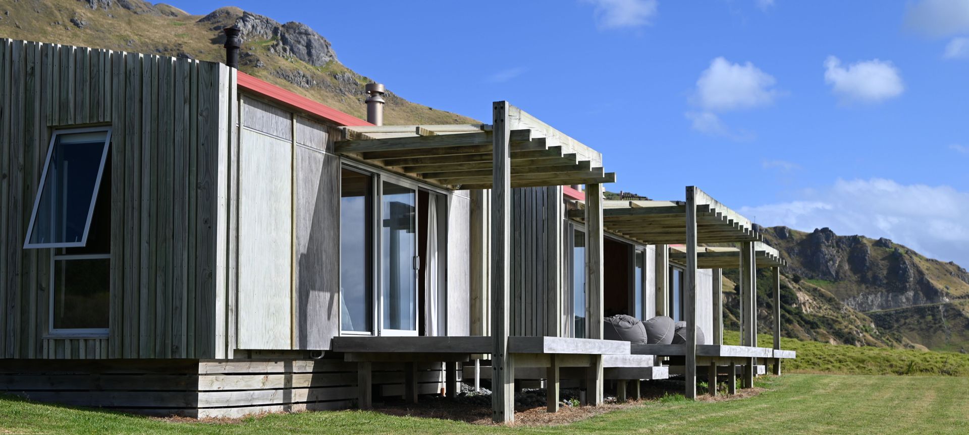 Mahia Bach banner