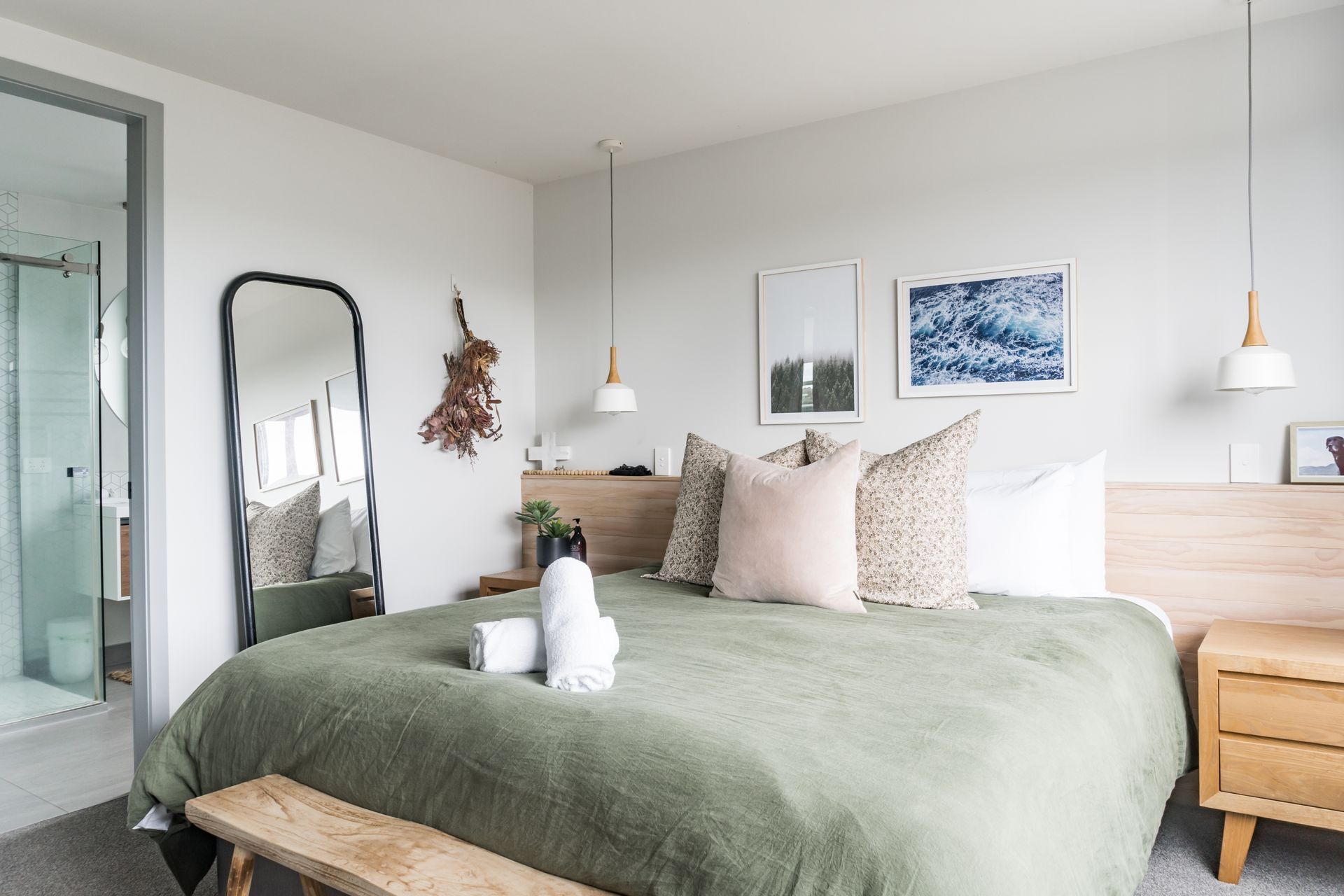 The Seaside Retreat - Raglan