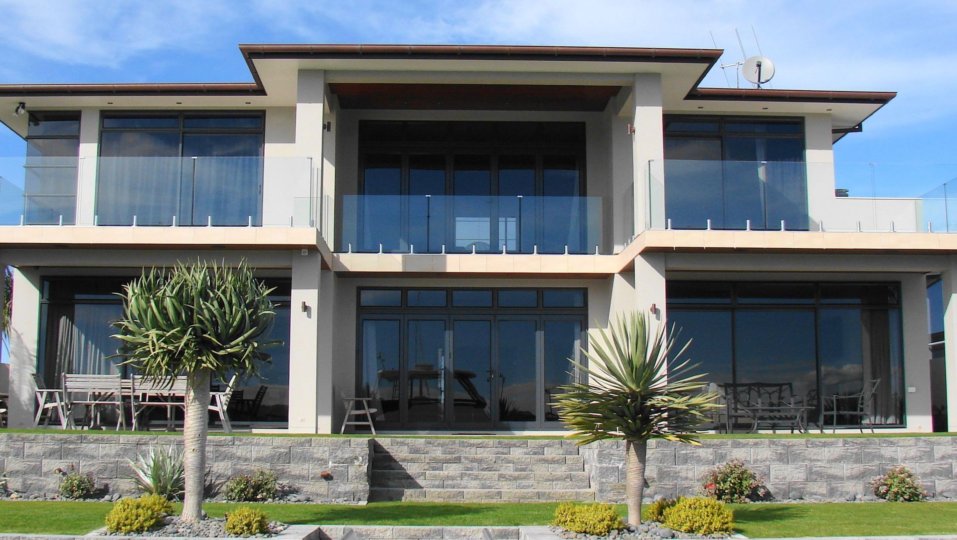 Rauiri Drive banner