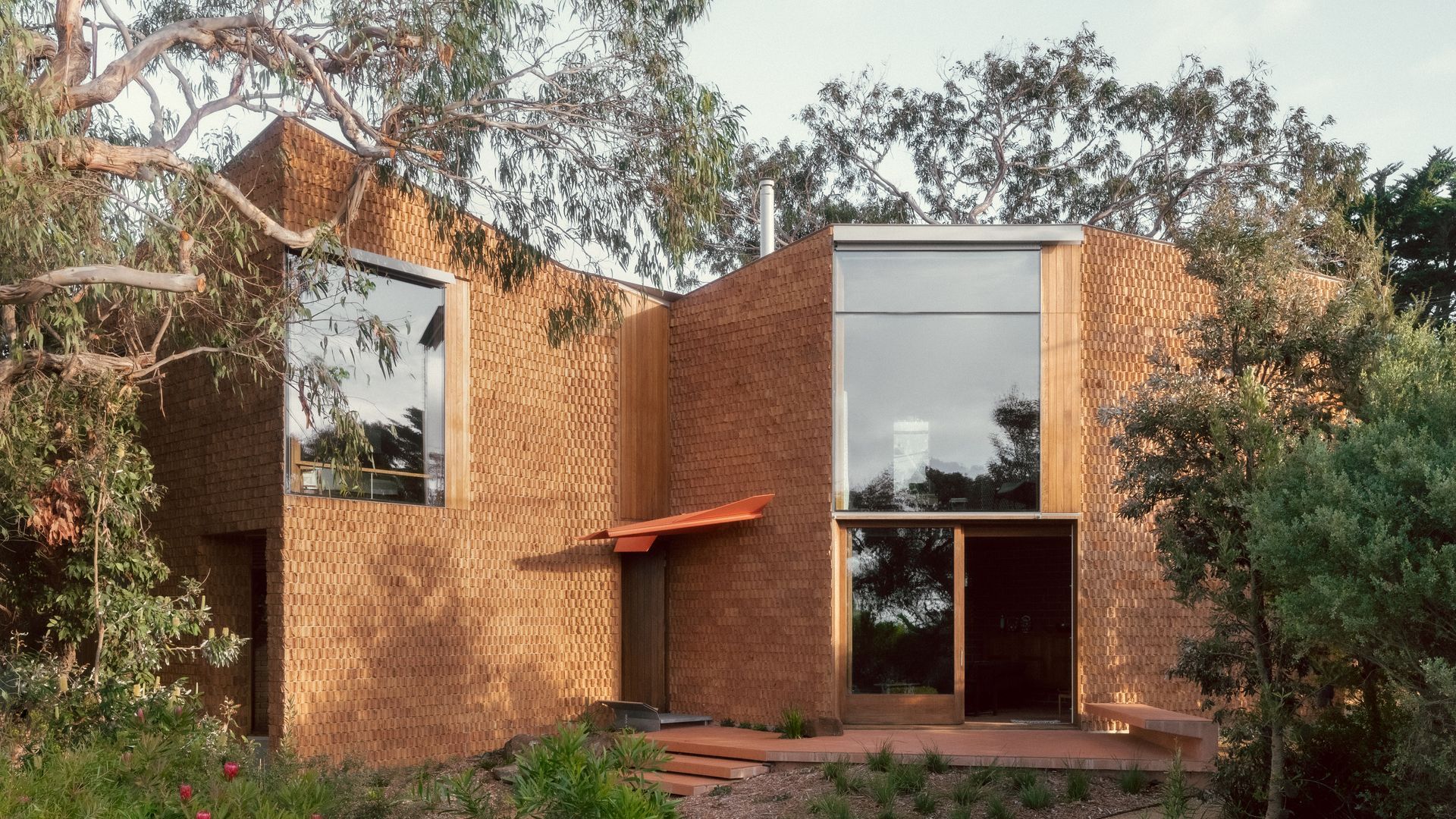 Burnt Earth Beach House by Wardle with Shade Factor - Warema Drop Arm Awnings and External Vertical Blinds video