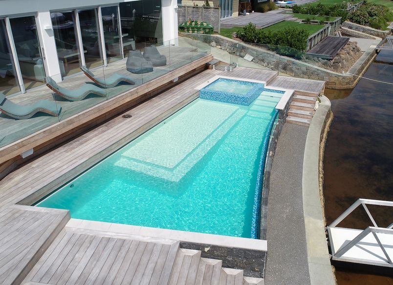 An Elegant Waterfront Edge