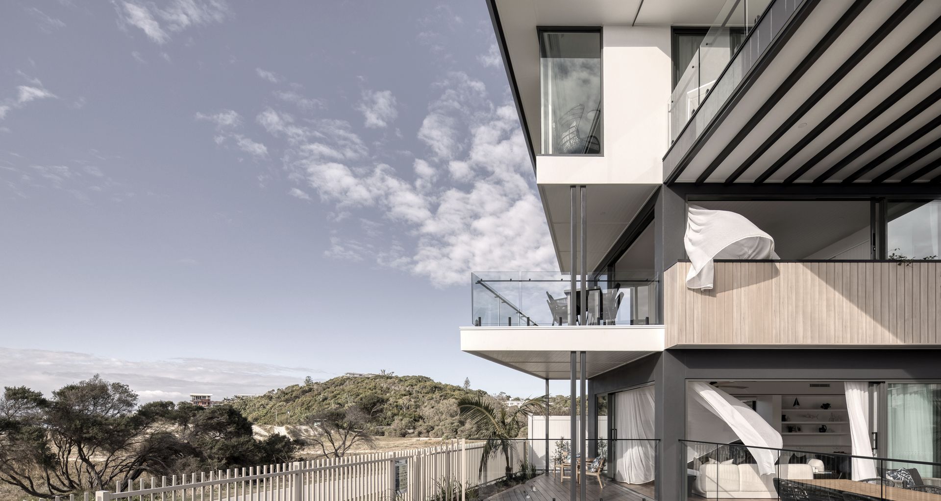 Currumbin Beachfront Residence banner