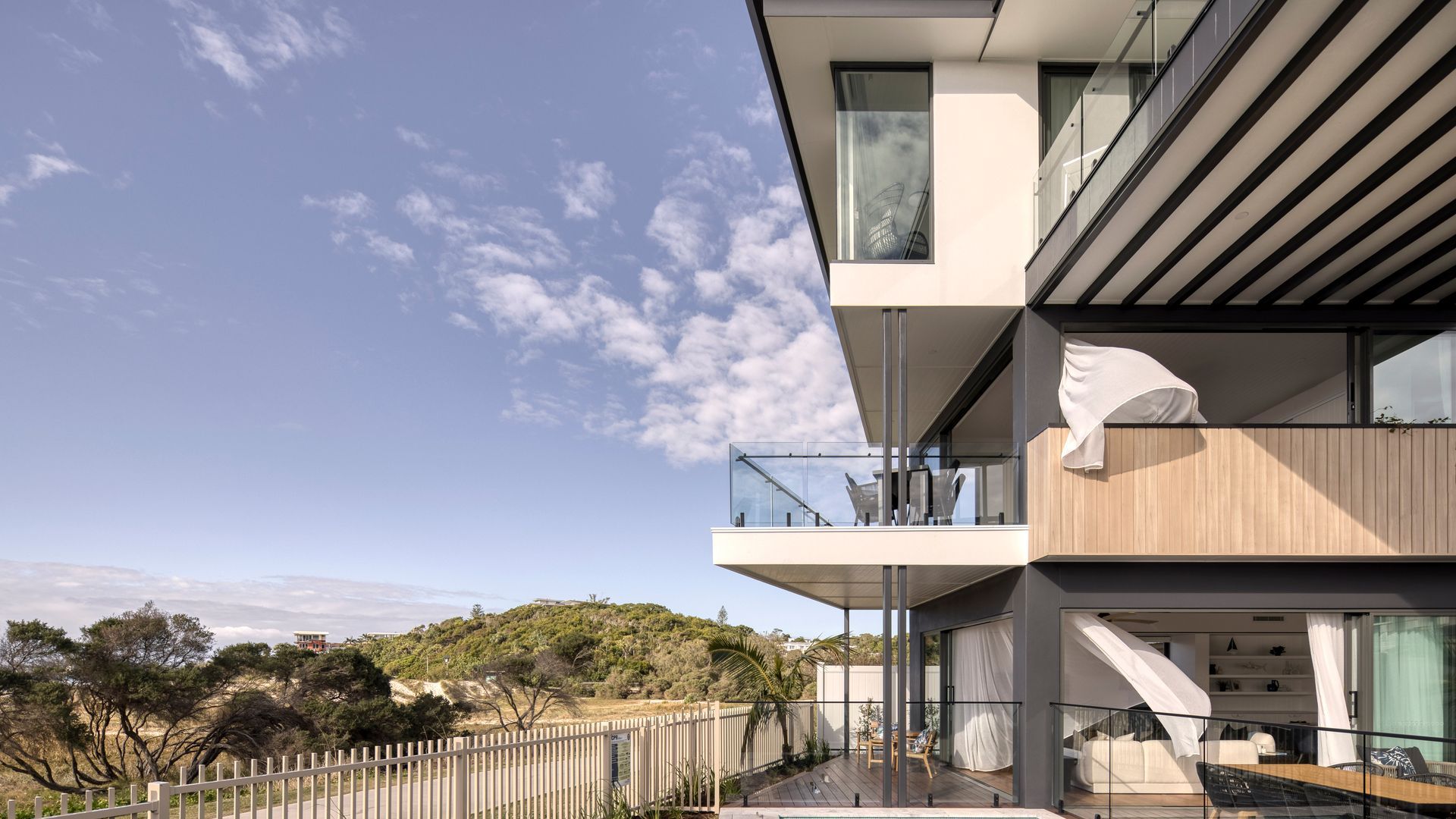 Currumbin Beachfront Residence banner