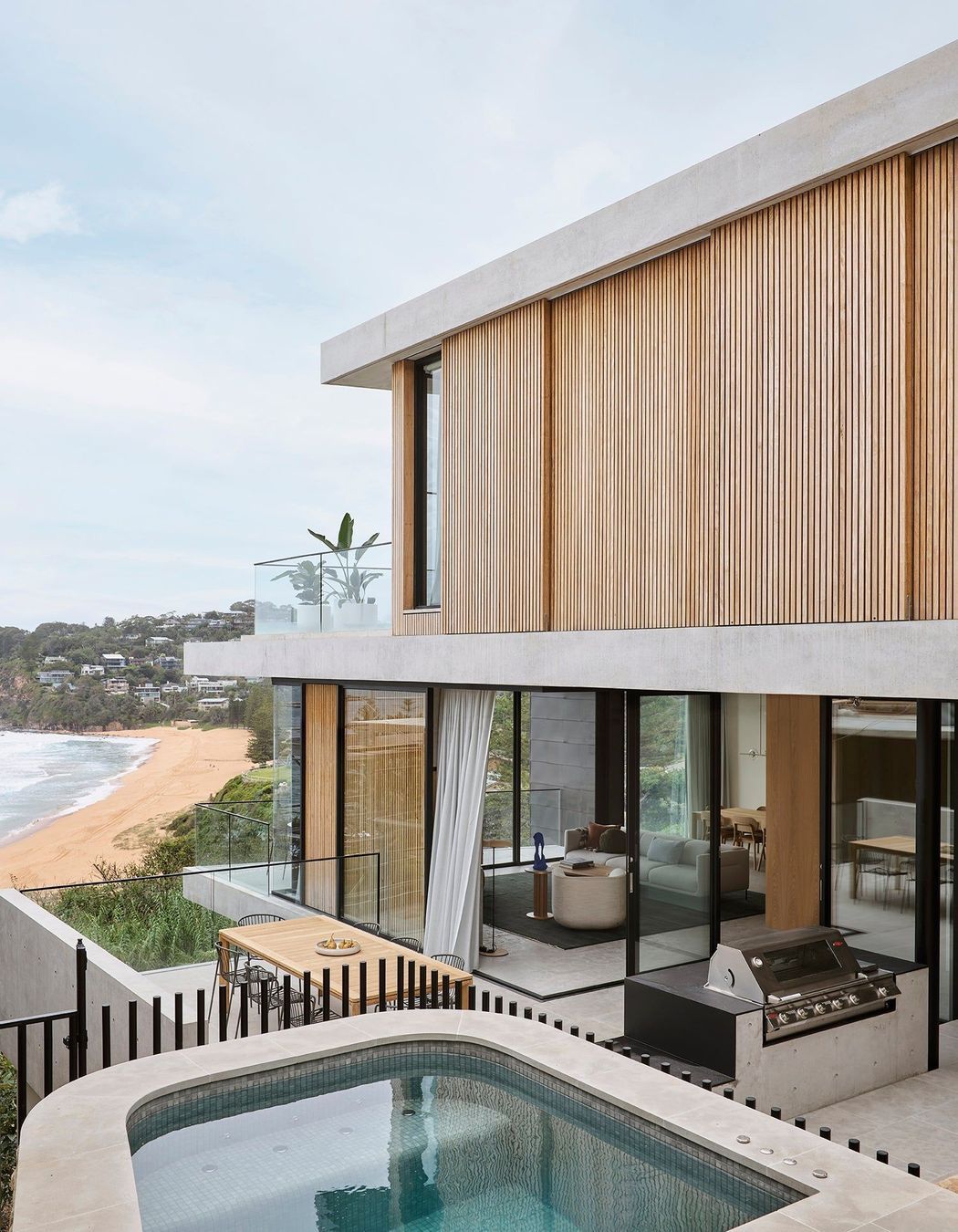 FoxJohnstonWhaleBeach230221149459Anson-Smart.jpg