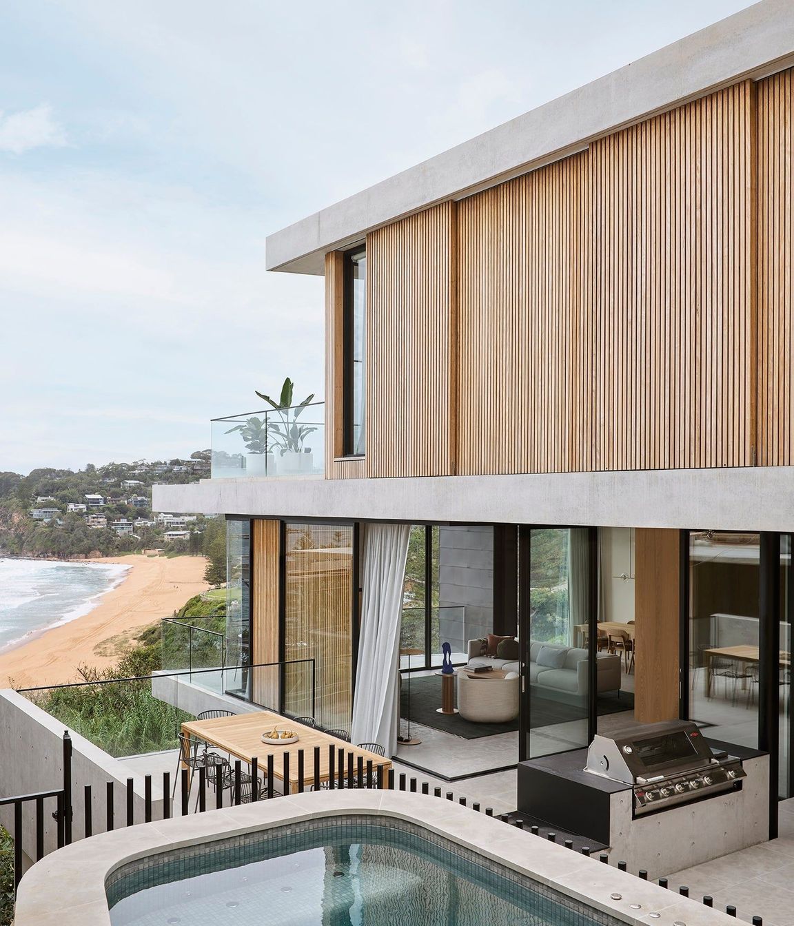 FoxJohnstonWhaleBeach230221149459Anson-Smart.jpg