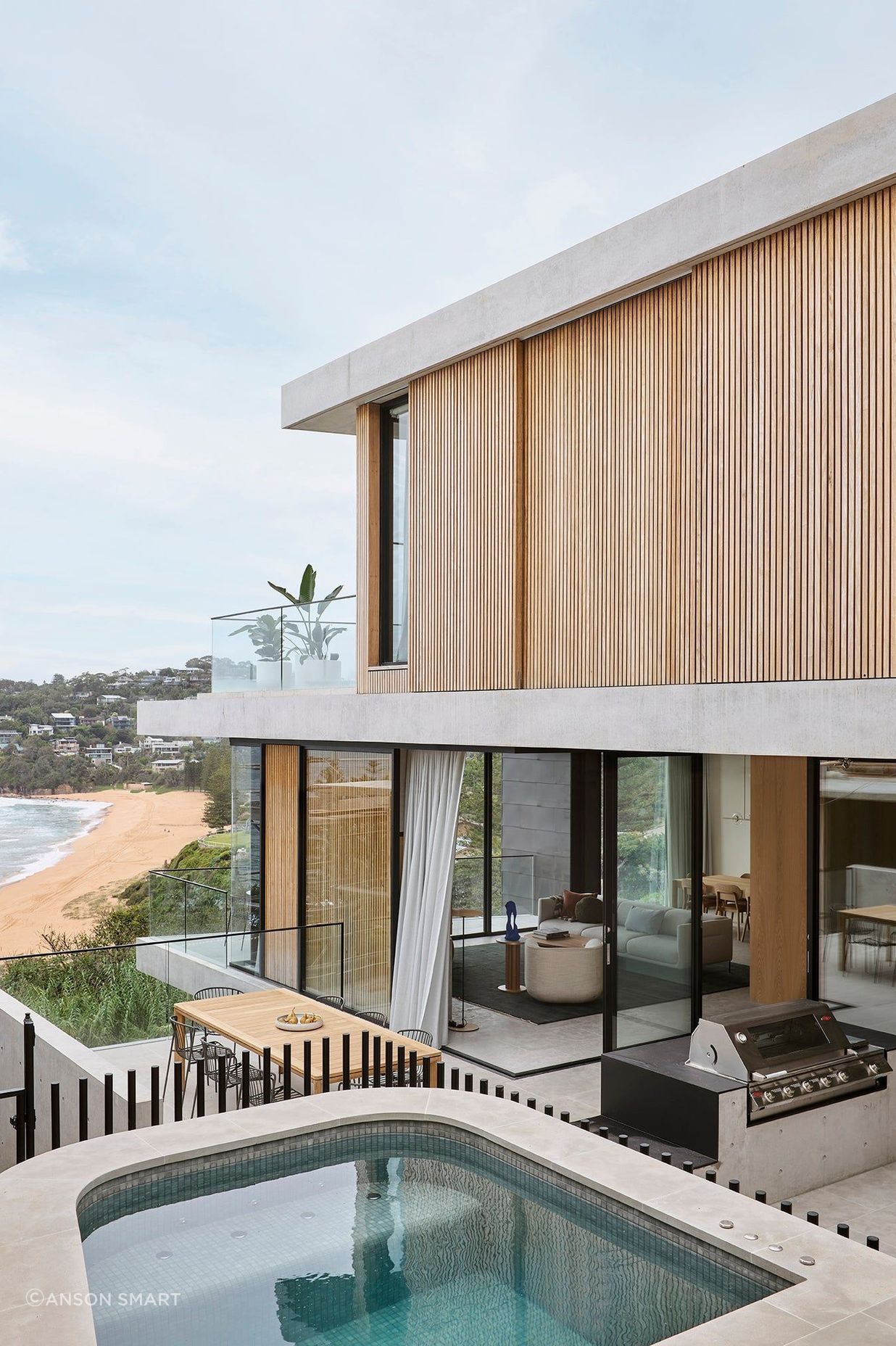 FoxJohnstonWhaleBeach230221149459Anson-Smart.jpg