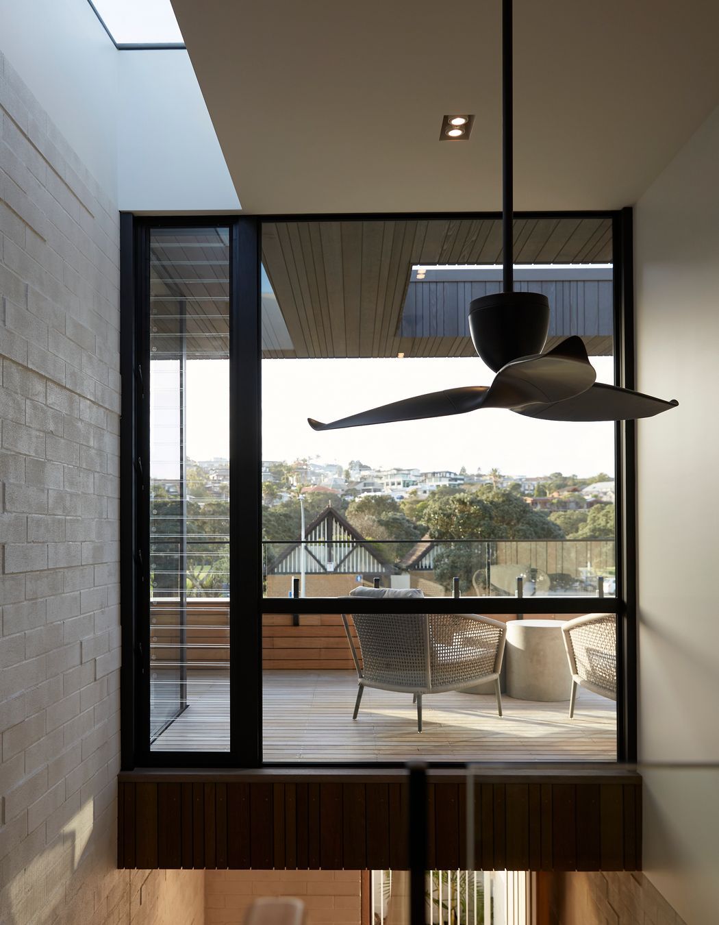Milford beach house - a love letter to Modernism 