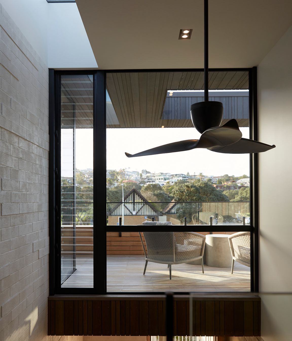 Milford beach house - a love letter to Modernism 