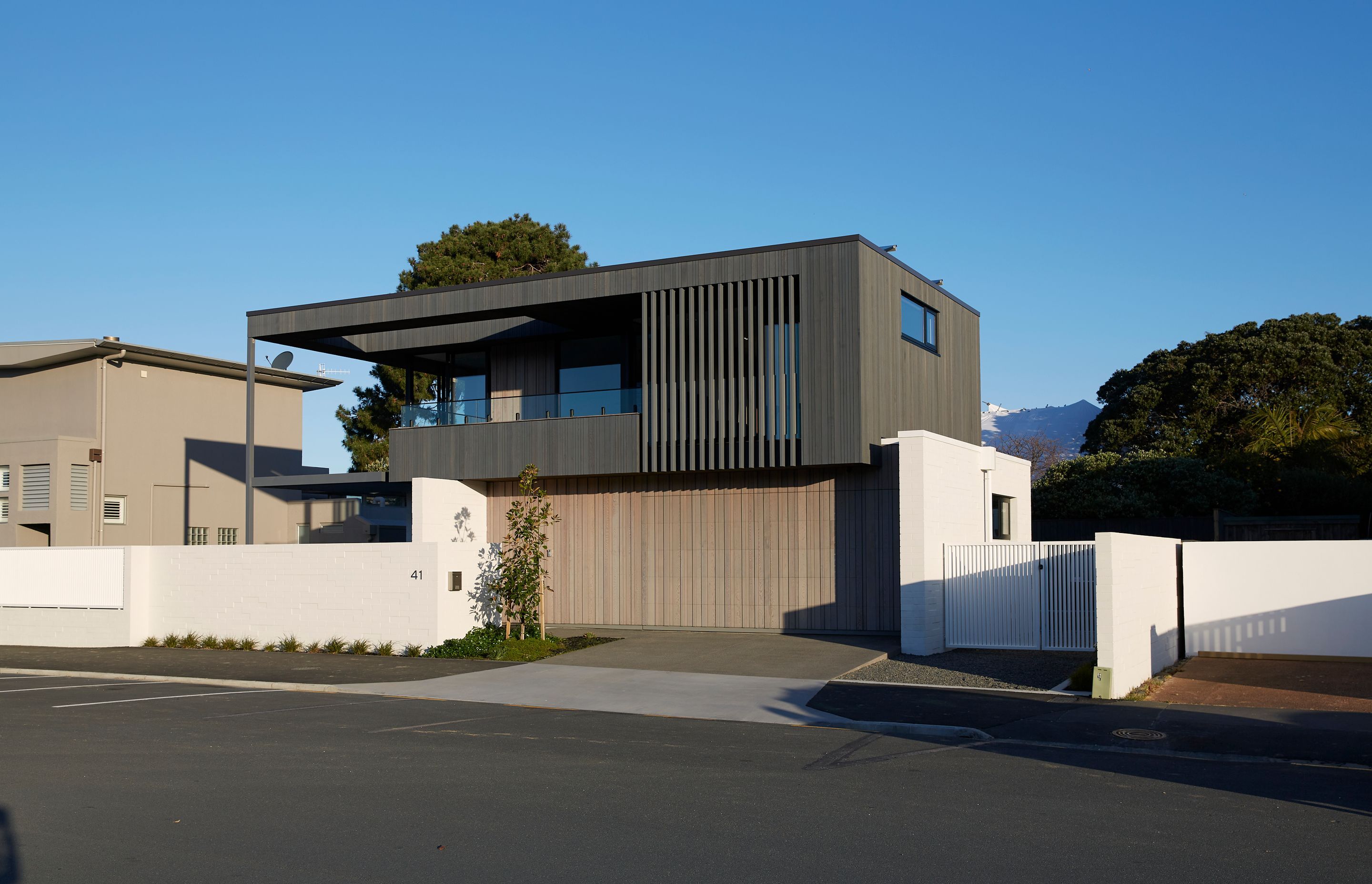 Milford beach house - a love letter to Modernism