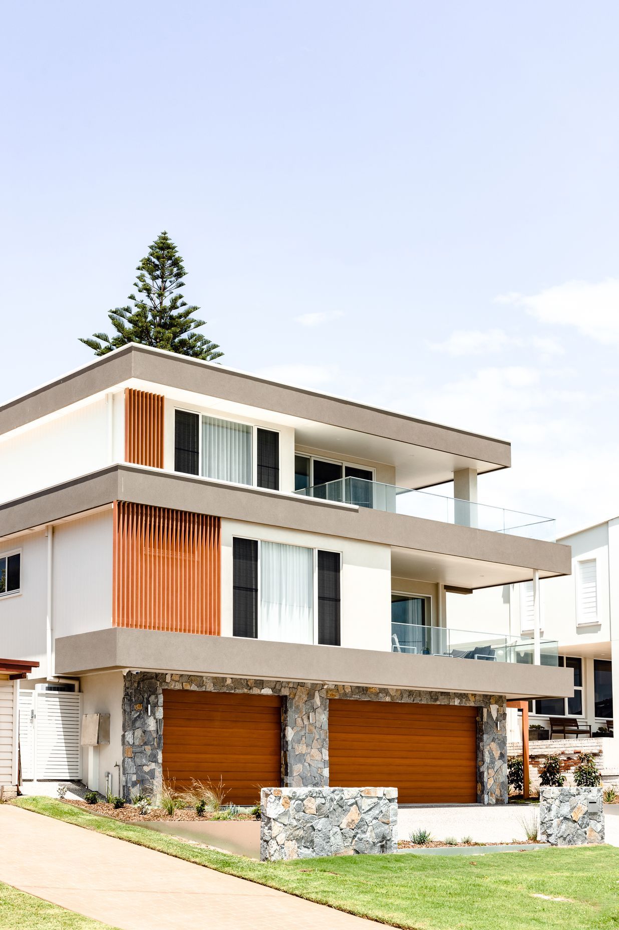 Port Kembla Beach House by Hewison Constructions