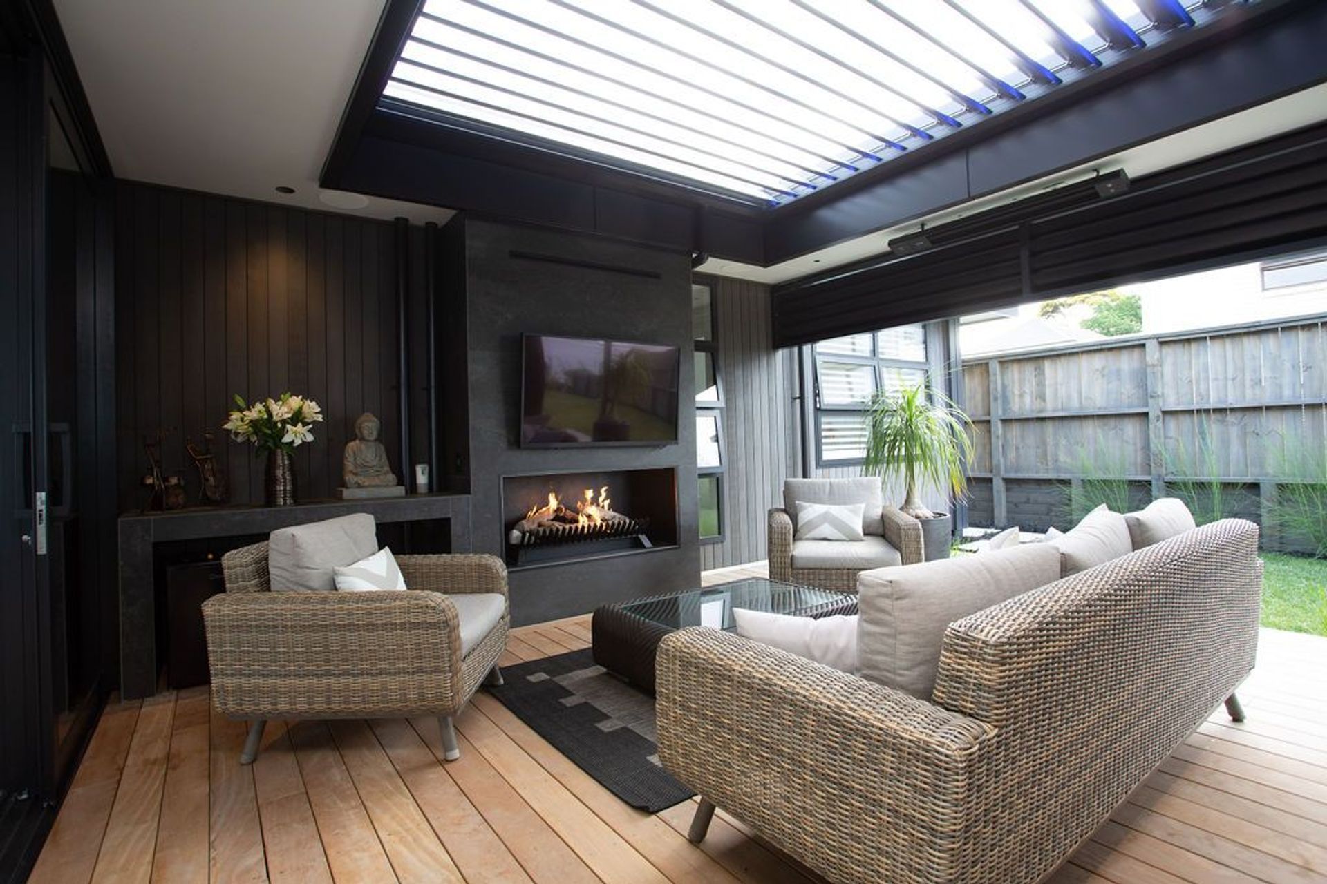 Double Louvre Roof Luxury