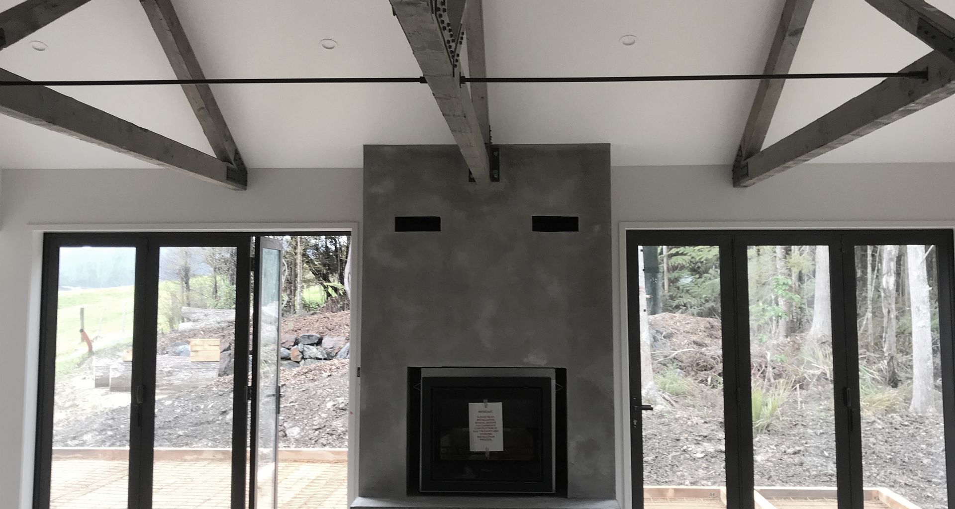 Venetian plaster - Fireplace - Aged concrete look banner