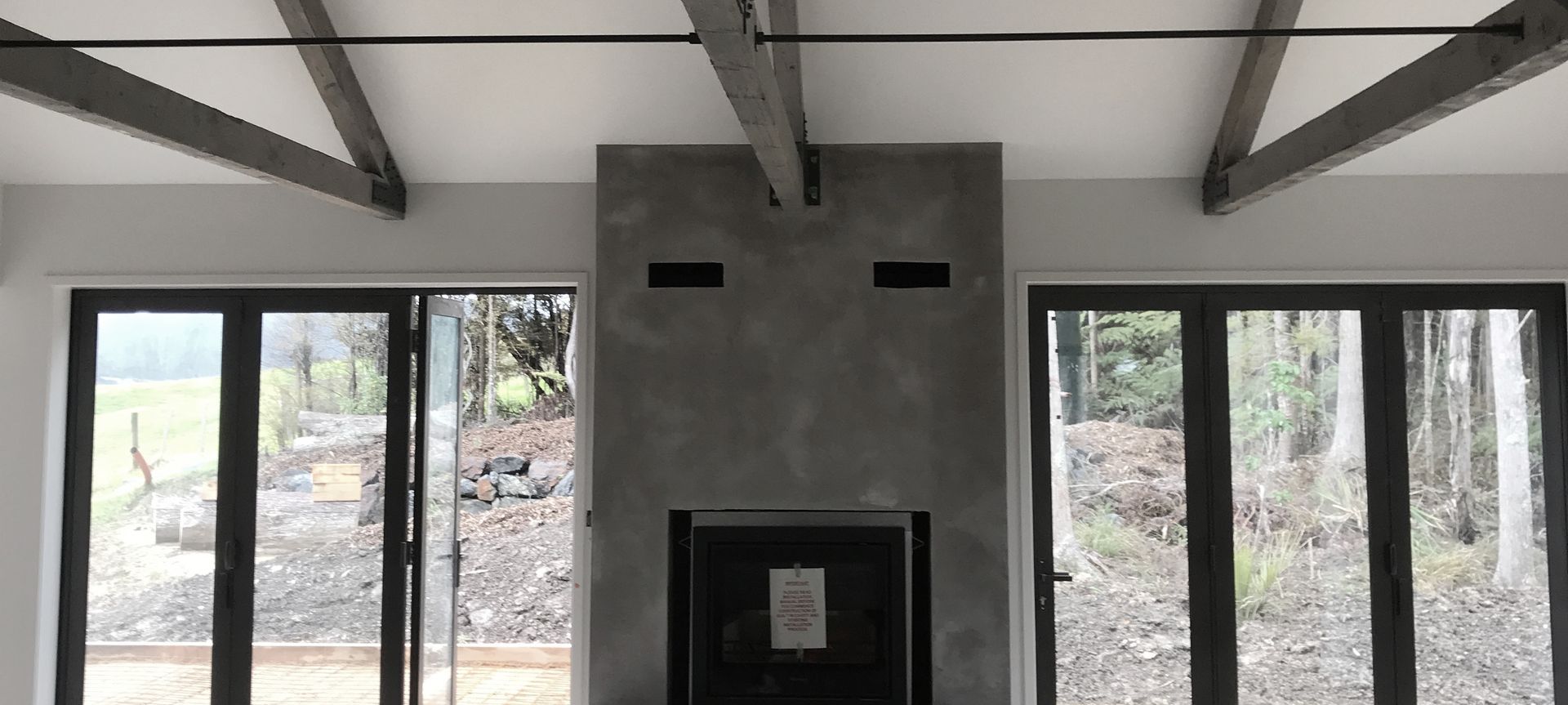 Venetian plaster - Fireplace - Aged concrete look banner
