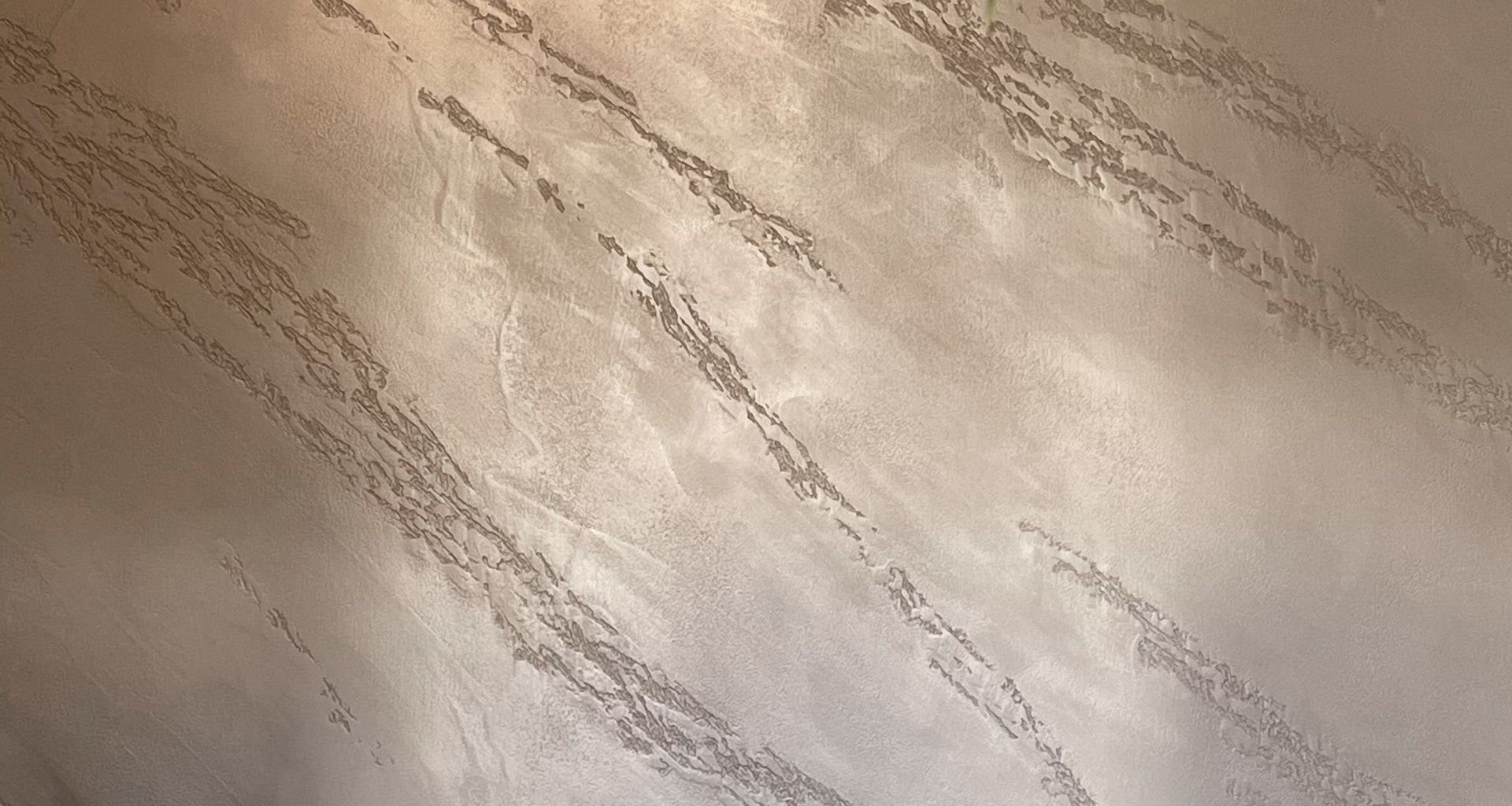 Feature wall, Split stone banner