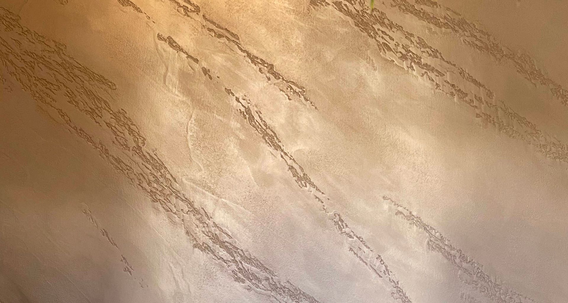 Feature wall, Split stone banner