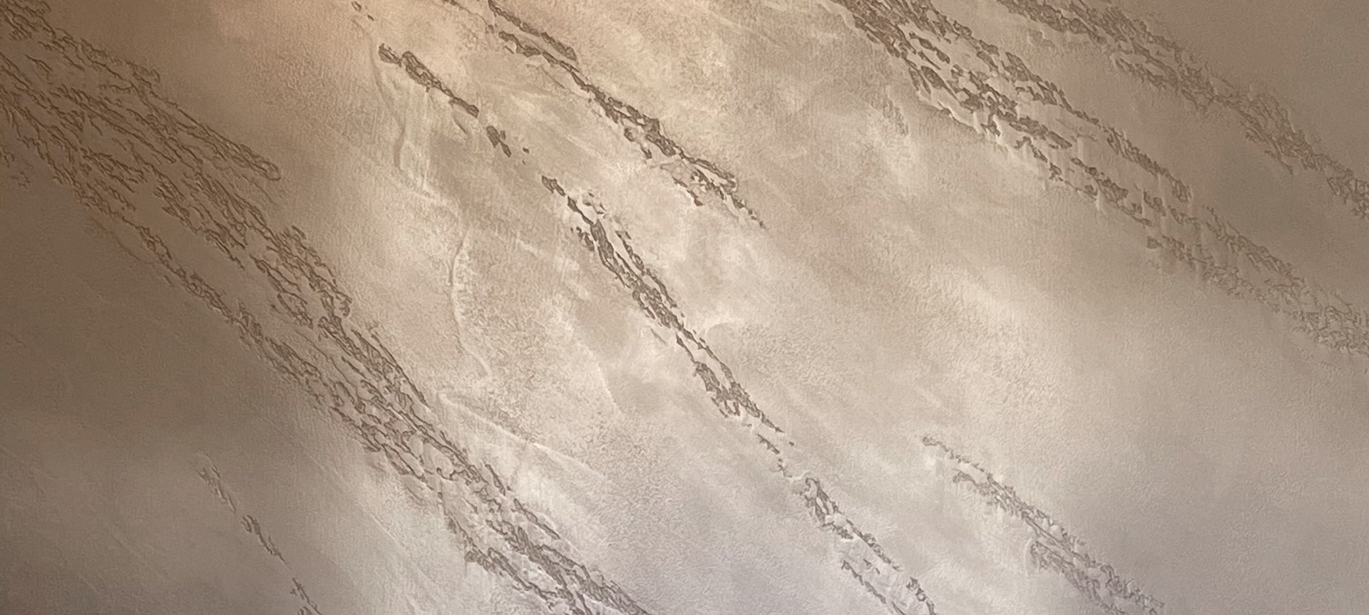 Feature wall, Split stone banner