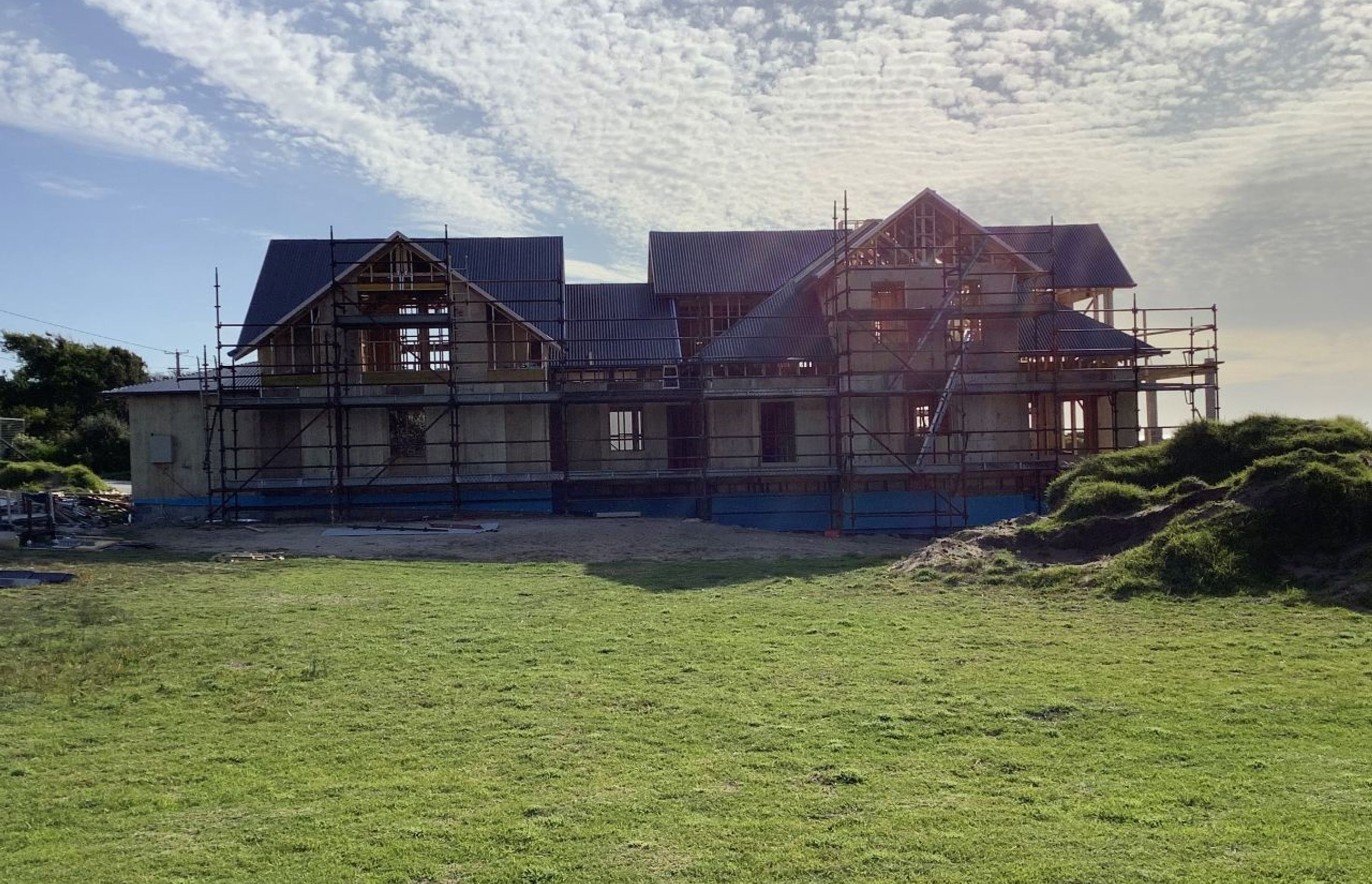 Roof Near Completion. Photography: Hawksley Developments