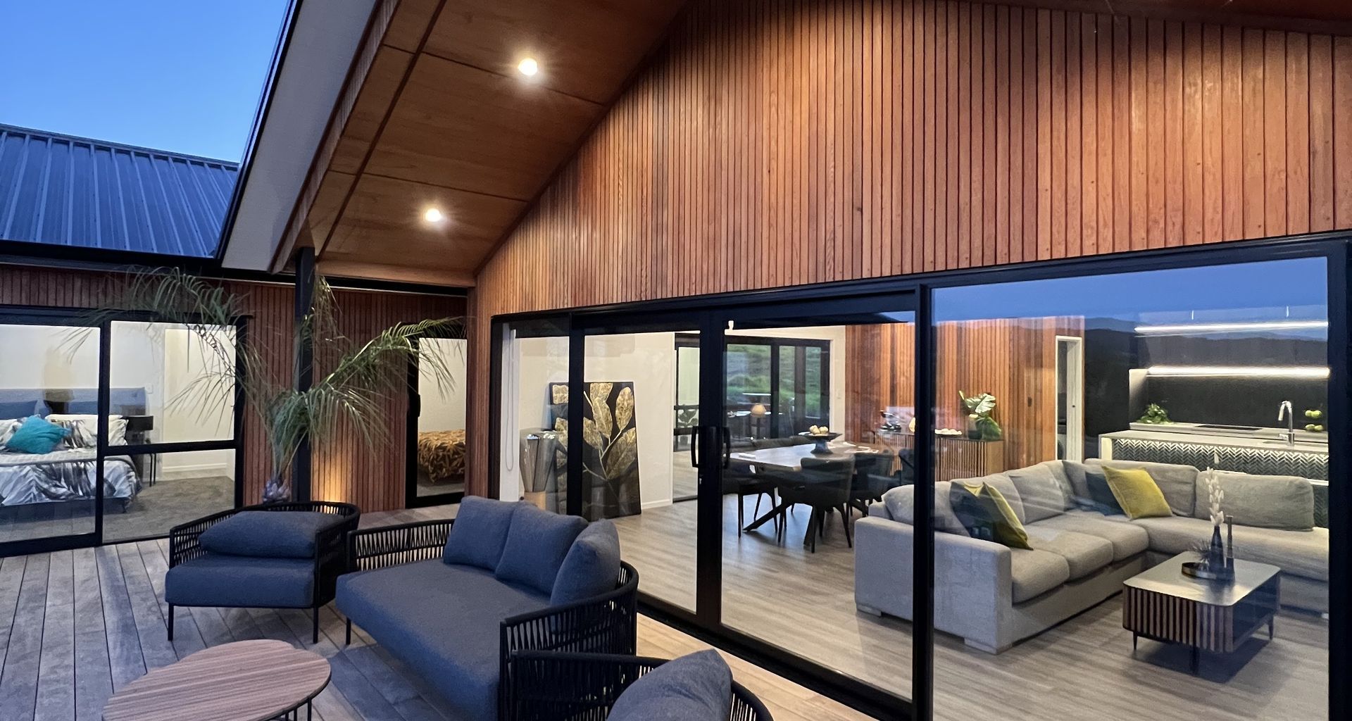 Langs Beach House banner