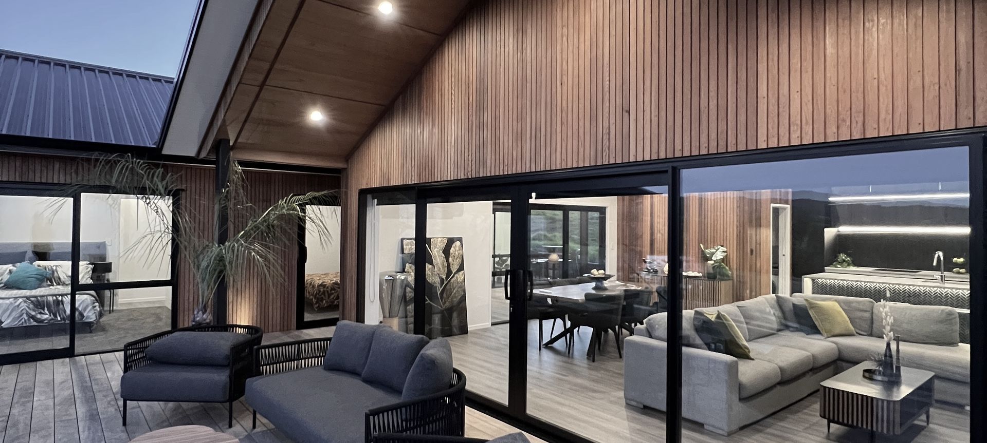 Langs Beach House banner
