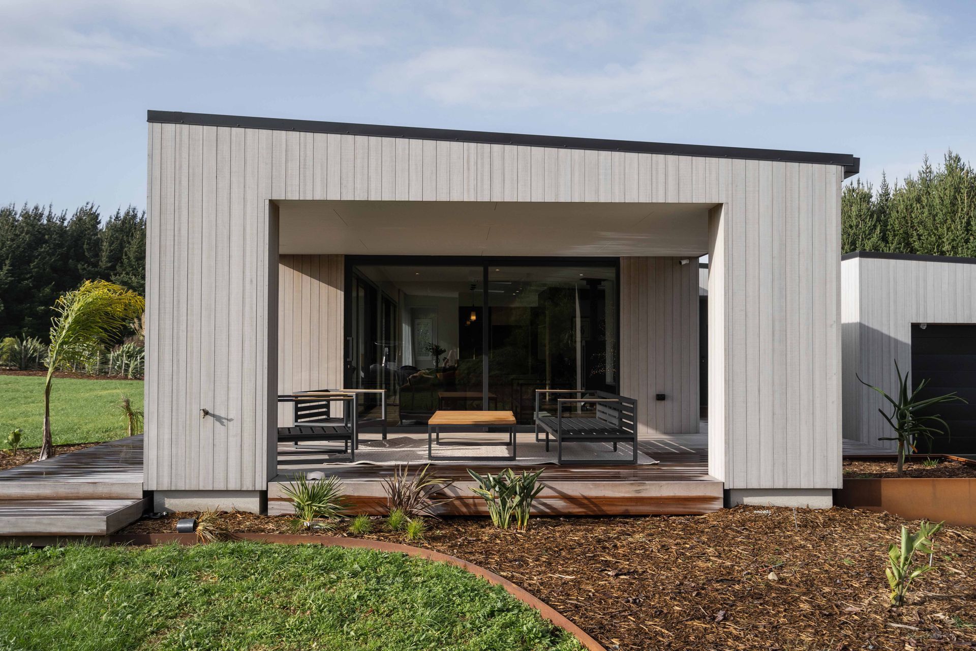 Welcome to Waiterere Beach