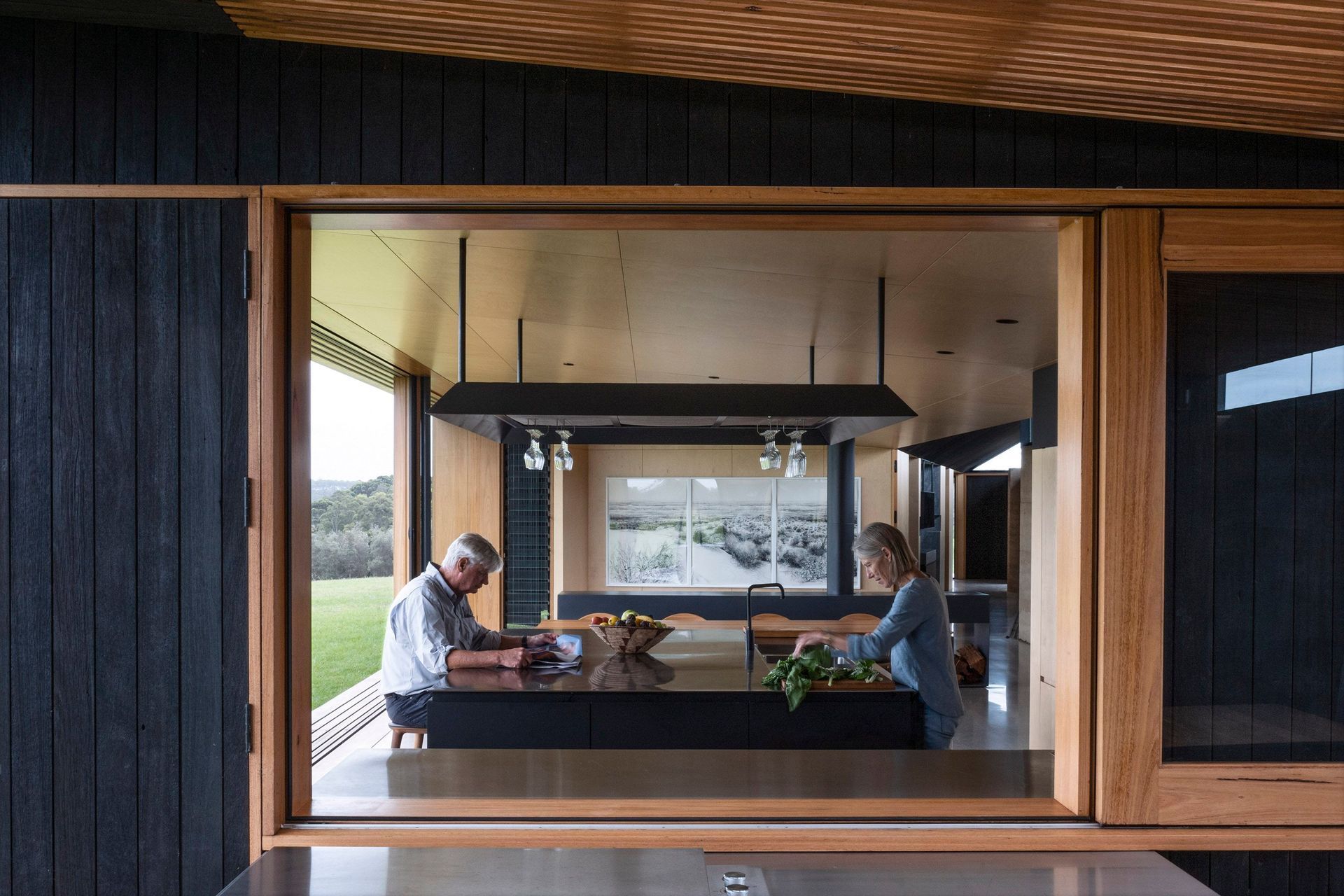 Using organic materials throughout Mystery Bay House pays homage to its natural environment