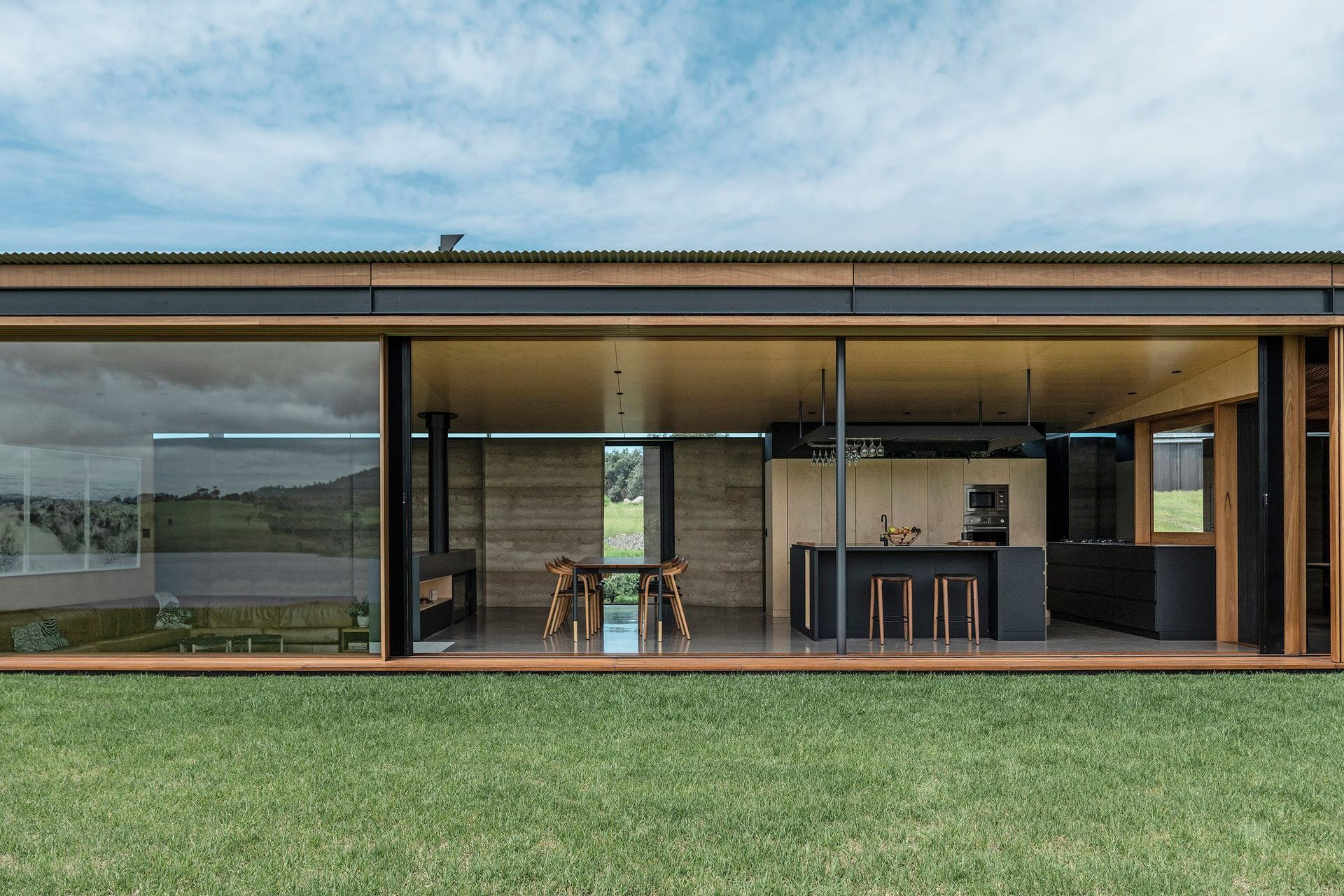 A linear haven; Mystery Bay House is a single levelled architectural masterpiece