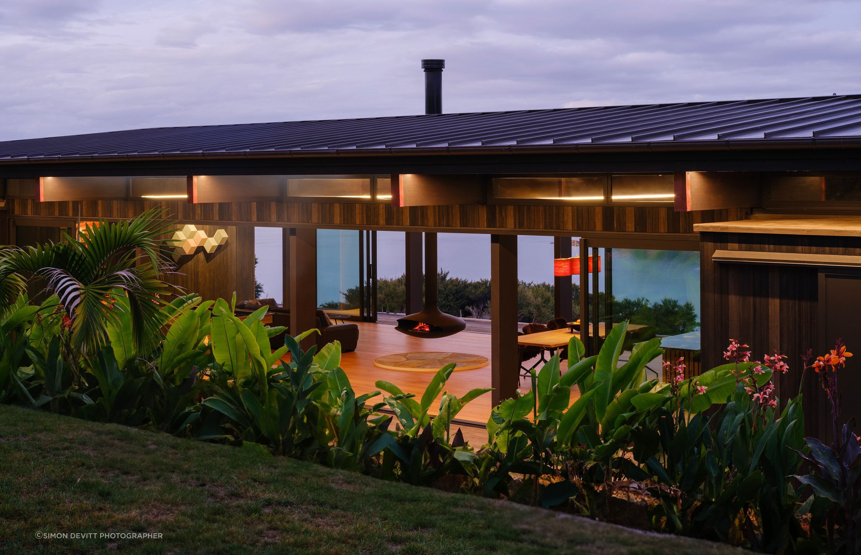Kawau-Island-Houselooking-east-eveningSimon-Devitt-Photographer2.jpg