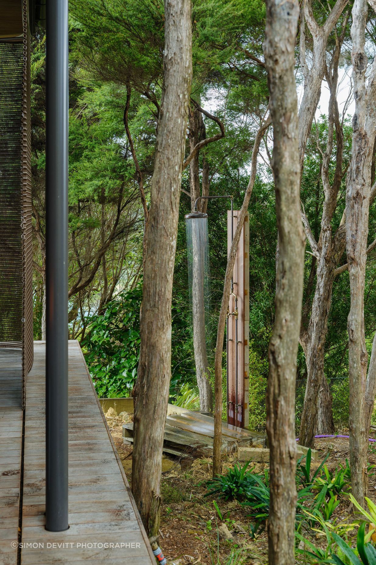 Kawau-Island-Houseoutdoor-showerSimon-Devitt-Photographer11-v2.jpg