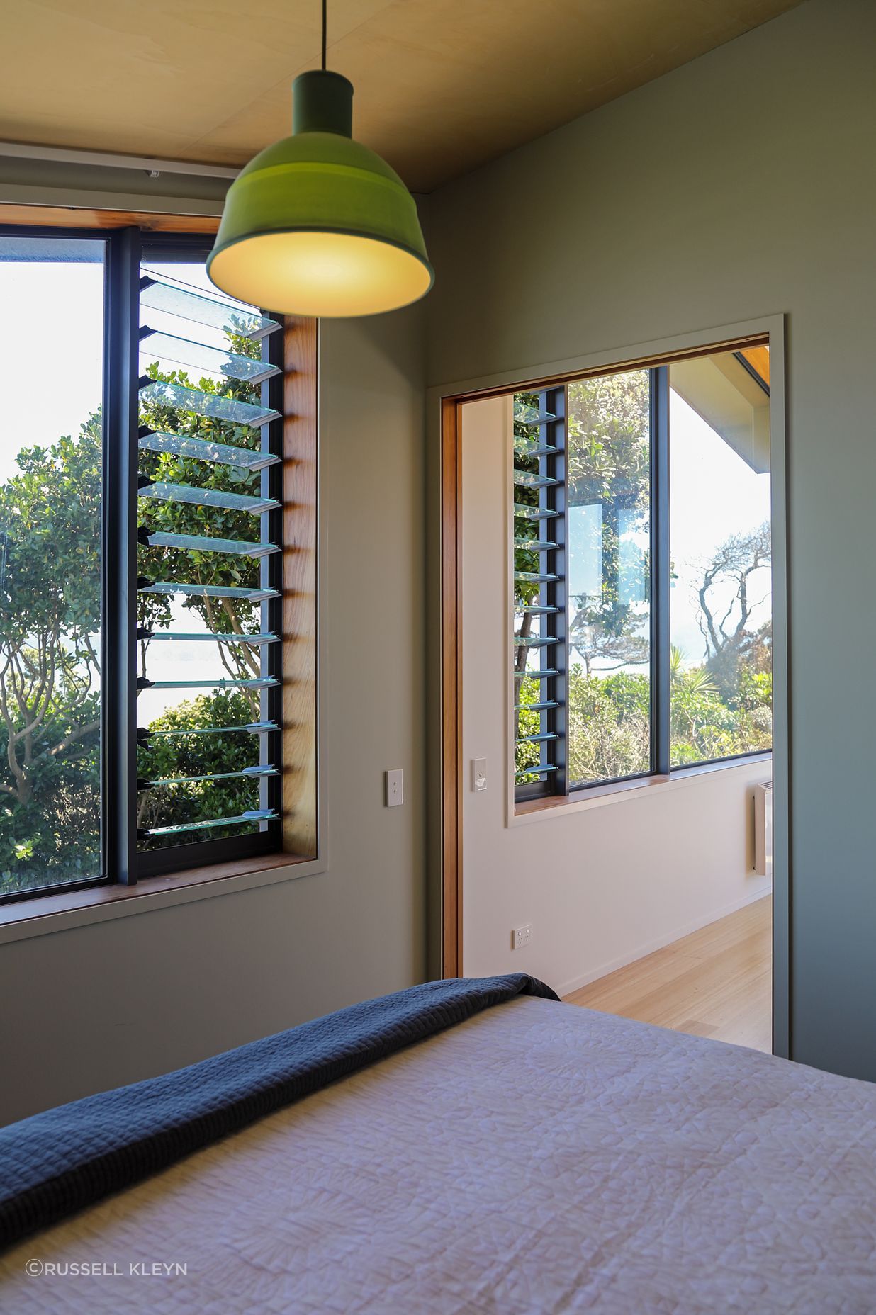 Macaskill-HouseMain-BedroomRussell-Kleyn10.jpg