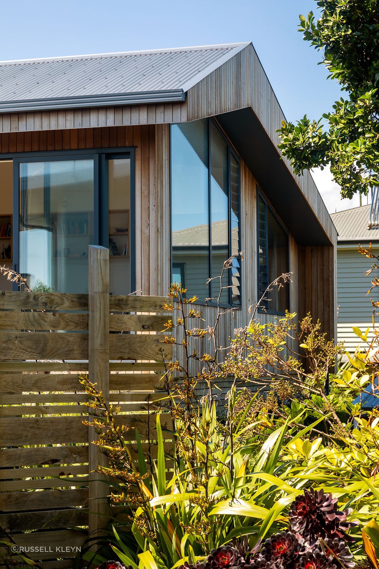 Macaskill-HouseNorth-FacadeRussell-Kleyn3.jpg