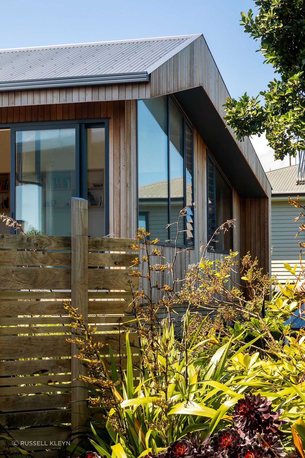 Macaskill-HouseNorth-FacadeRussell-Kleyn3.jpg