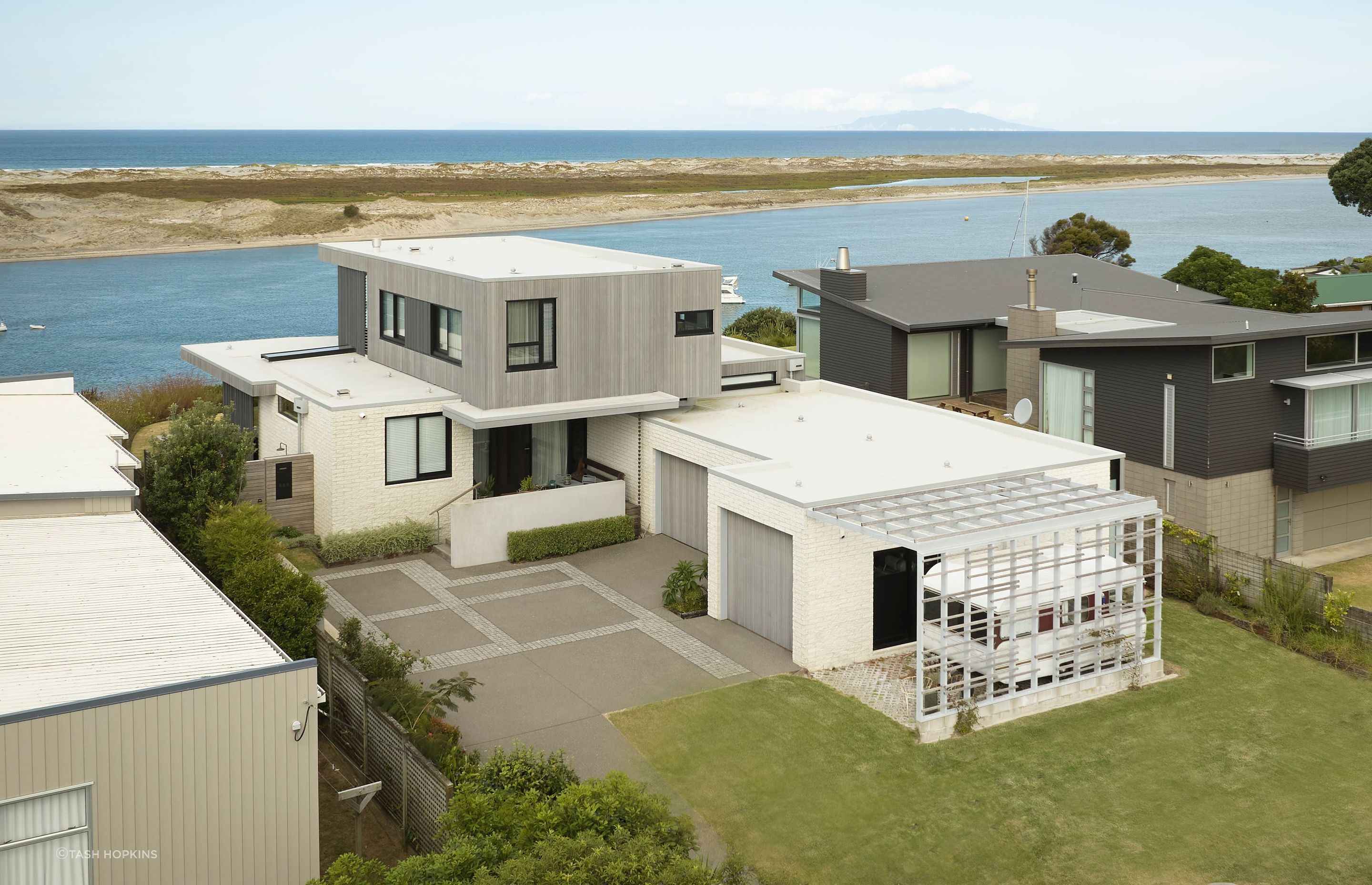 Mangawhai-Heads-HouseFrom-westTash-Hopkins2.jpg