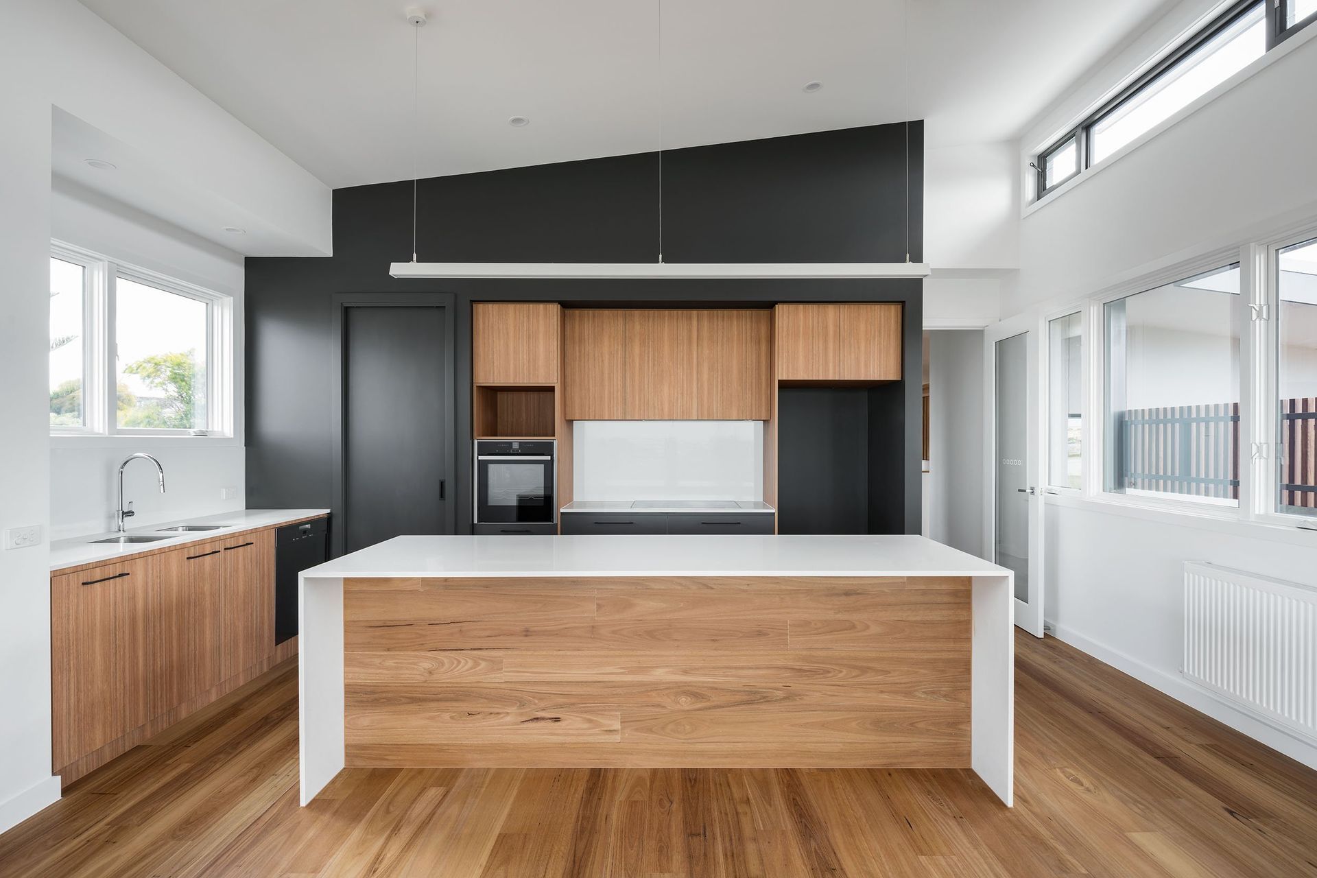 ModernCoastalCustomHome-SherriffConstructionsDesignerBuilderSurfCoastTorquayGeelongBellarine25SunsetStrip131.jpg