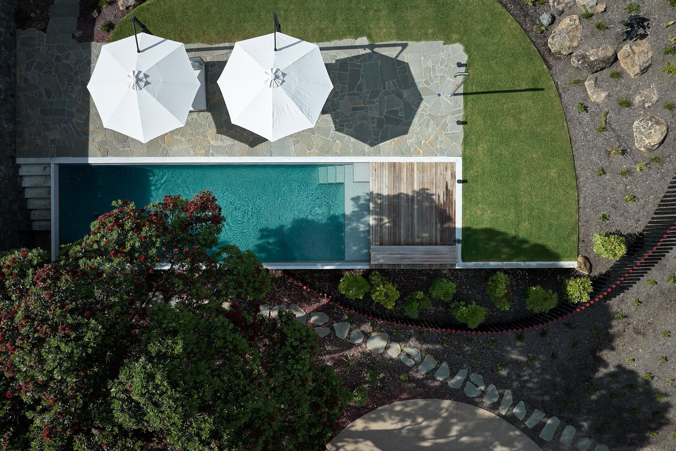 Omata-Beach-House-by-Herbst-AP11.jpg