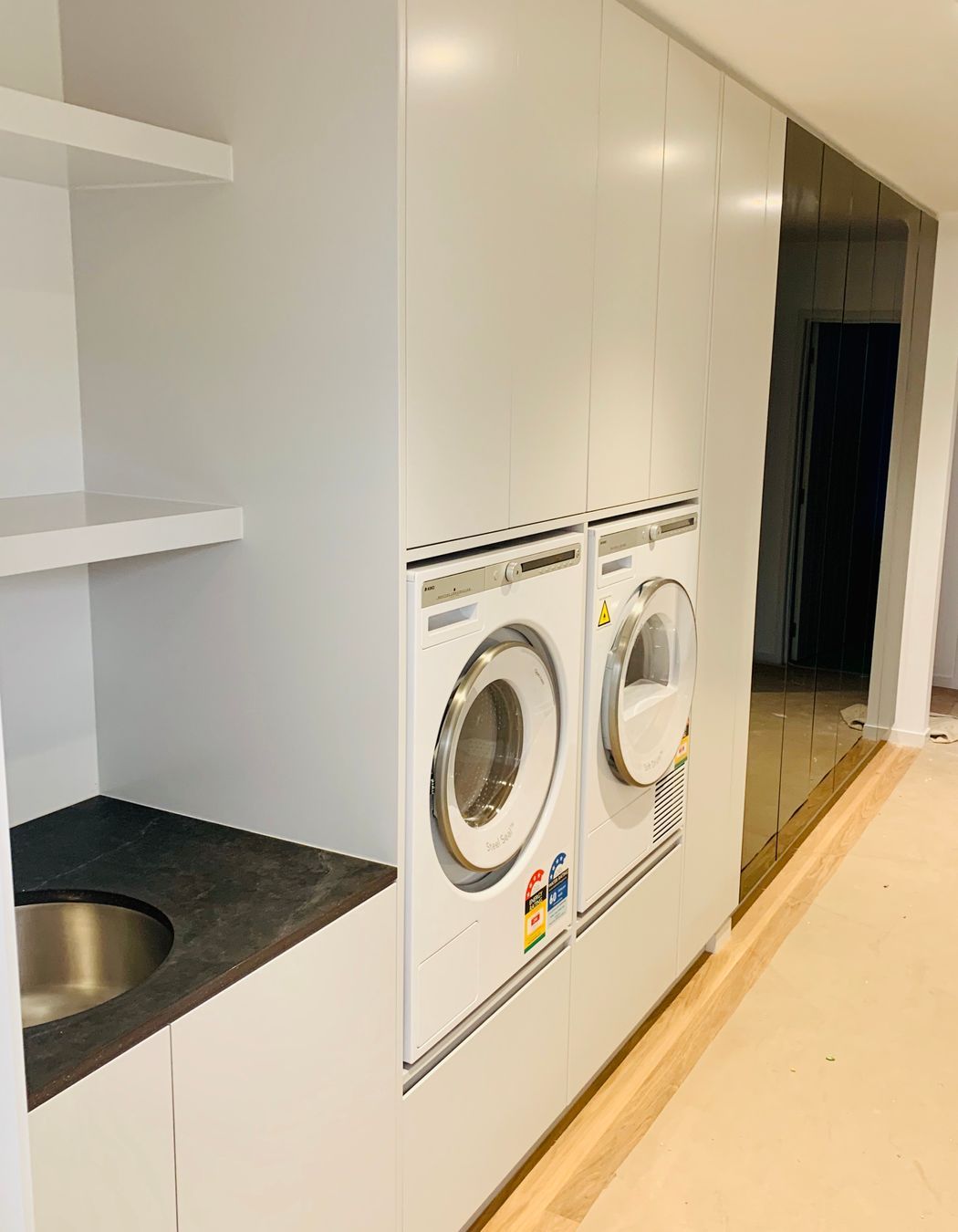 Kitchen &amp; Laundry, Langs Beach