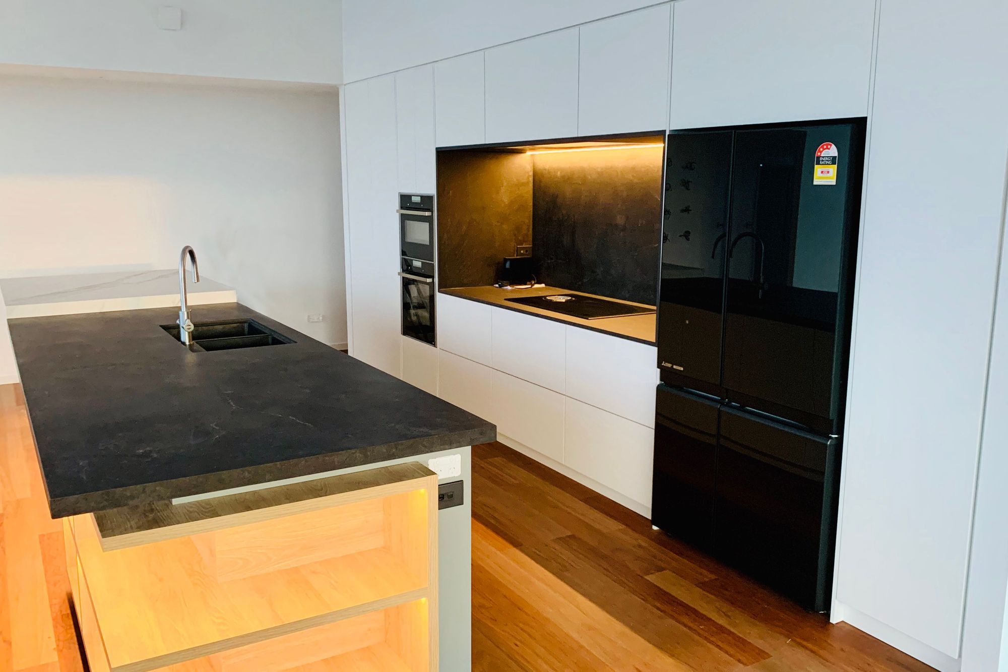 Kitchen & Laundry, Langs Beach