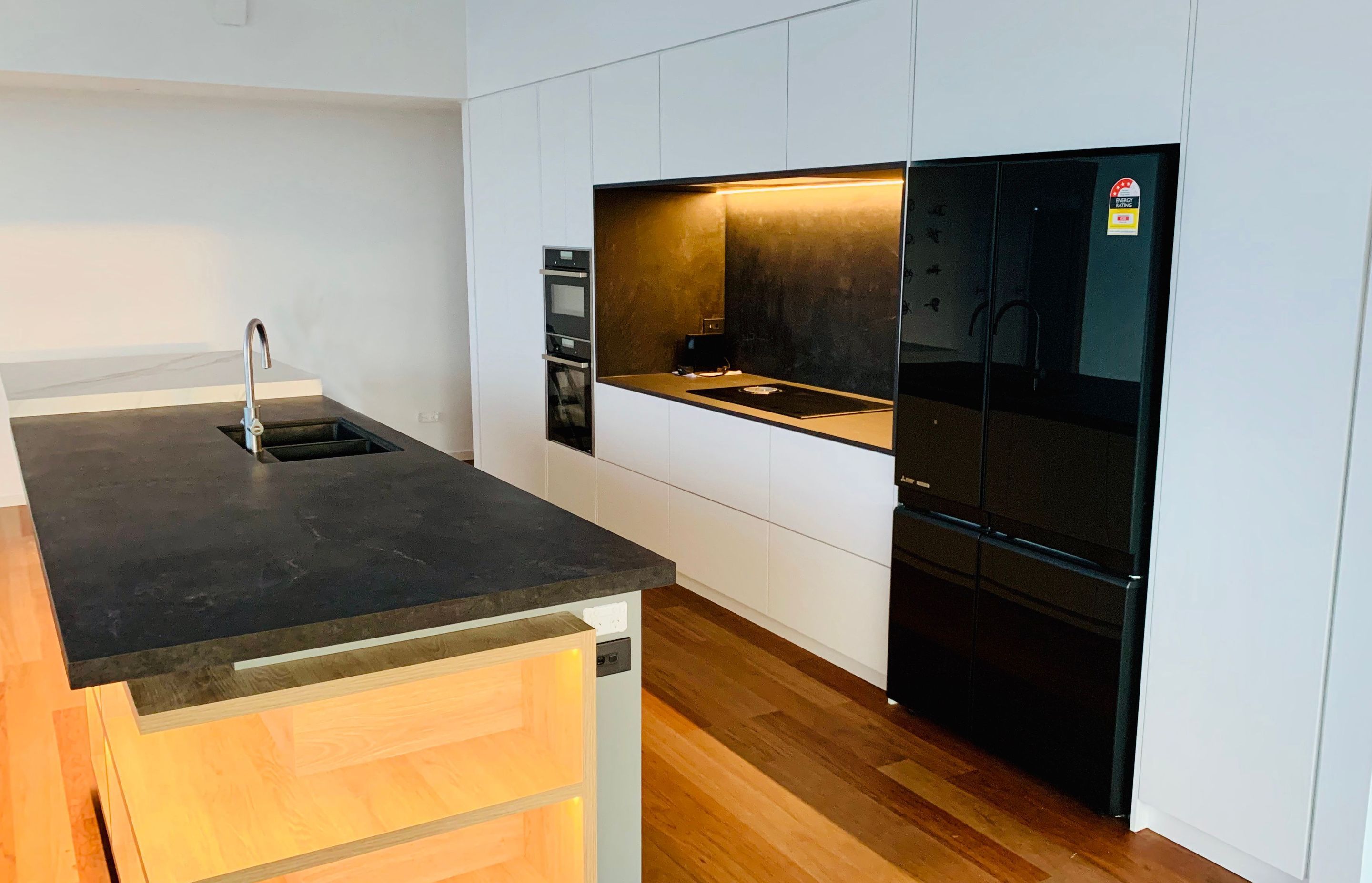 Kitchen & Laundry, Langs Beach