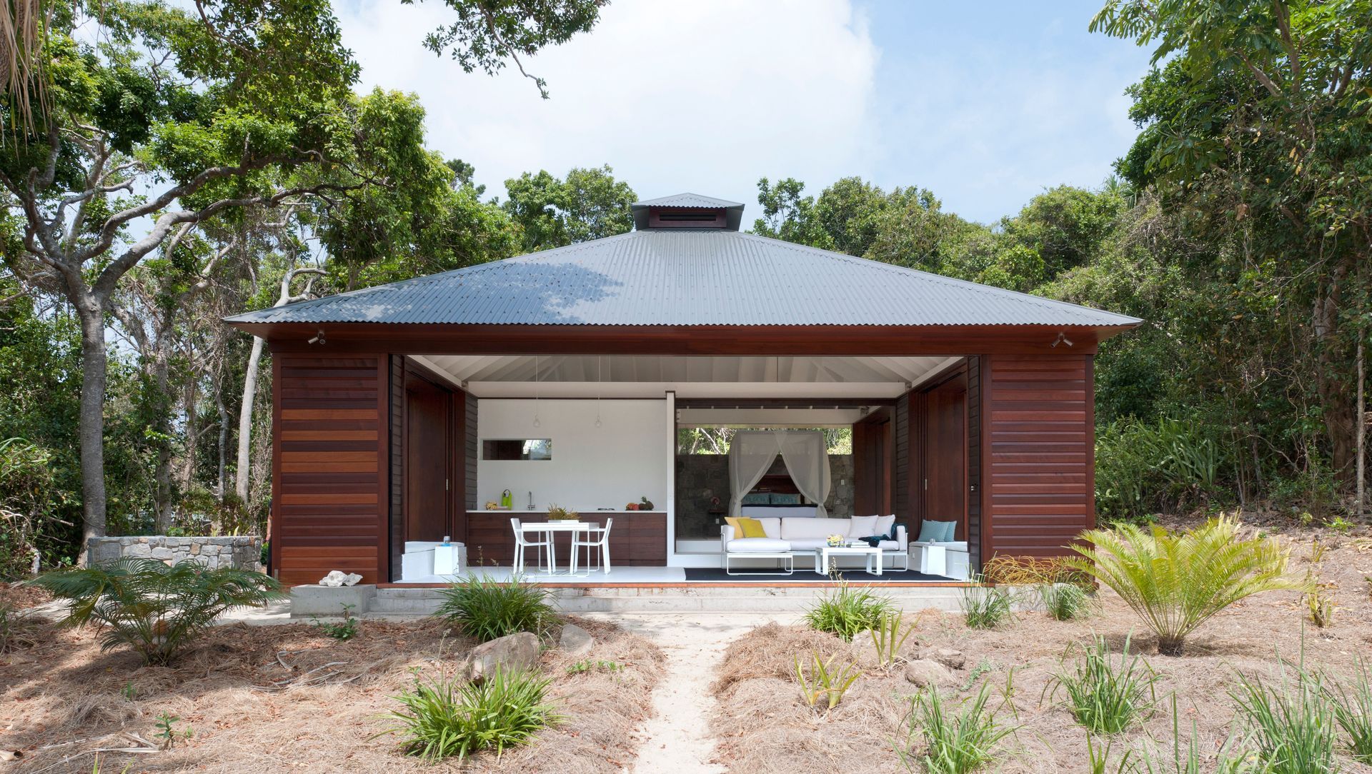 Tropical Beach House QLD banner