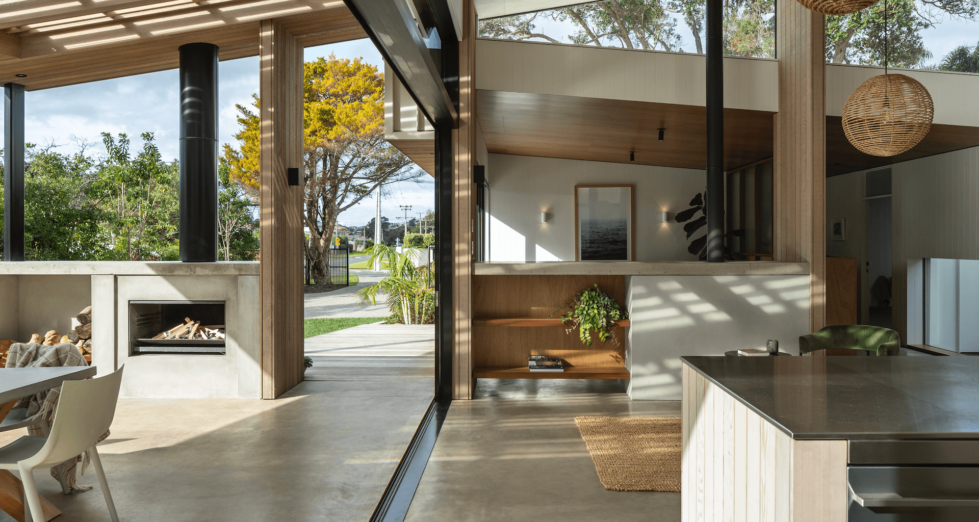 Manly House: A mid-century-style bach with seamless indoor-outdoor flow banner