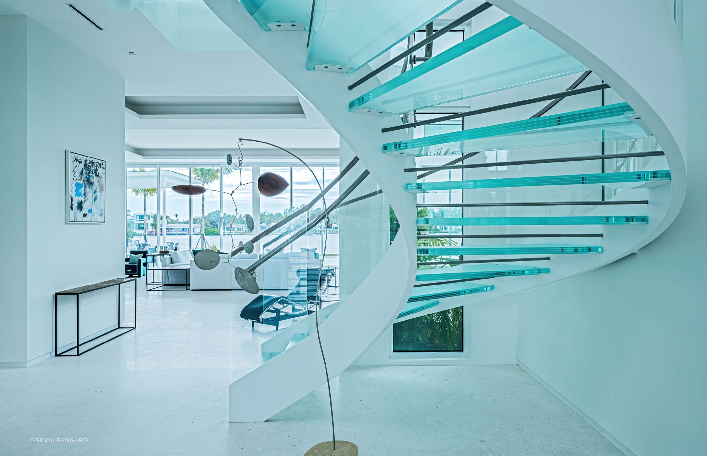 The White House – All Class & Almost All Glass