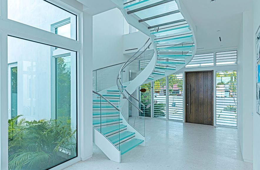 The White House – All Class & Almost All Glass