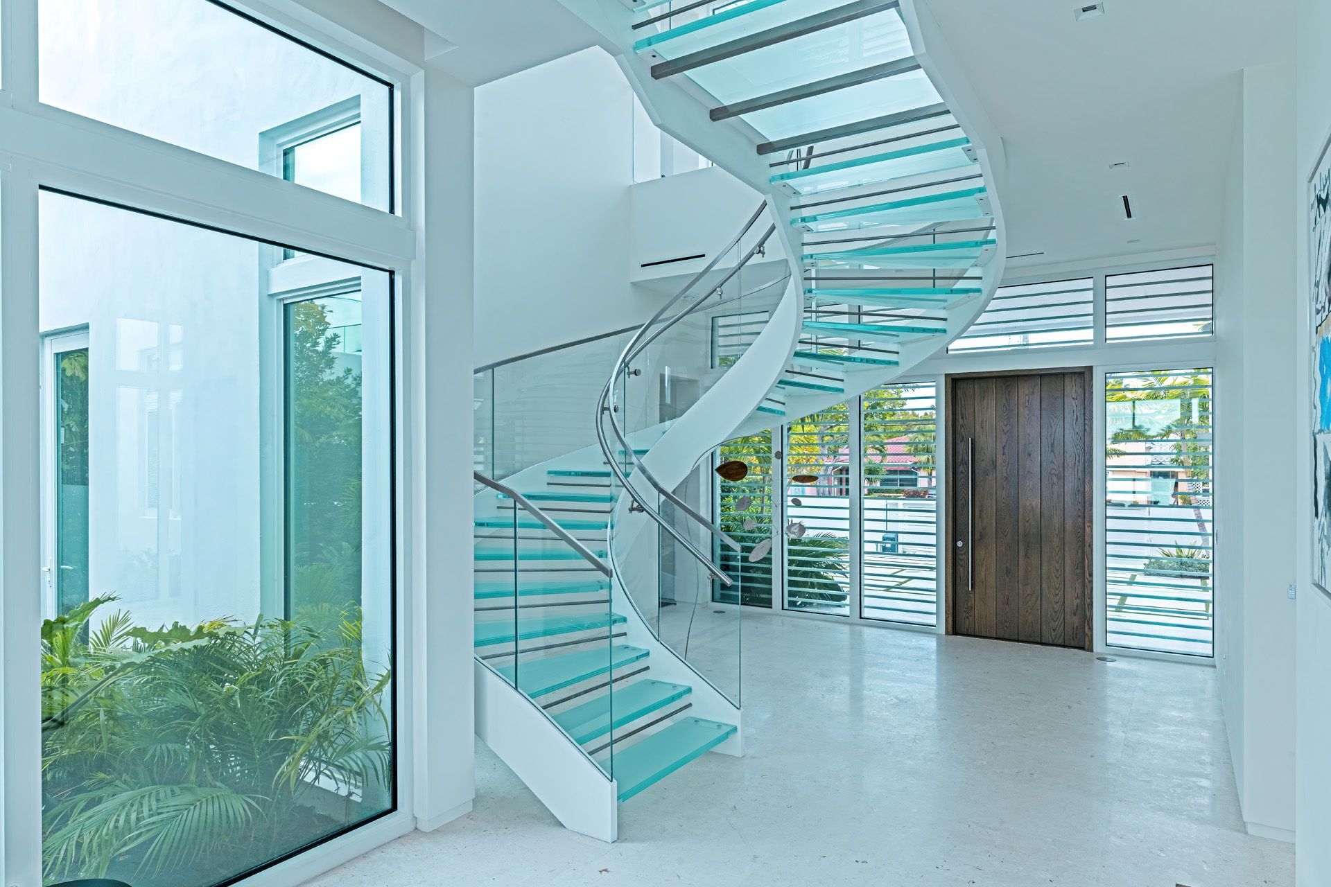 The White House – All Class &amp; Almost All Glass